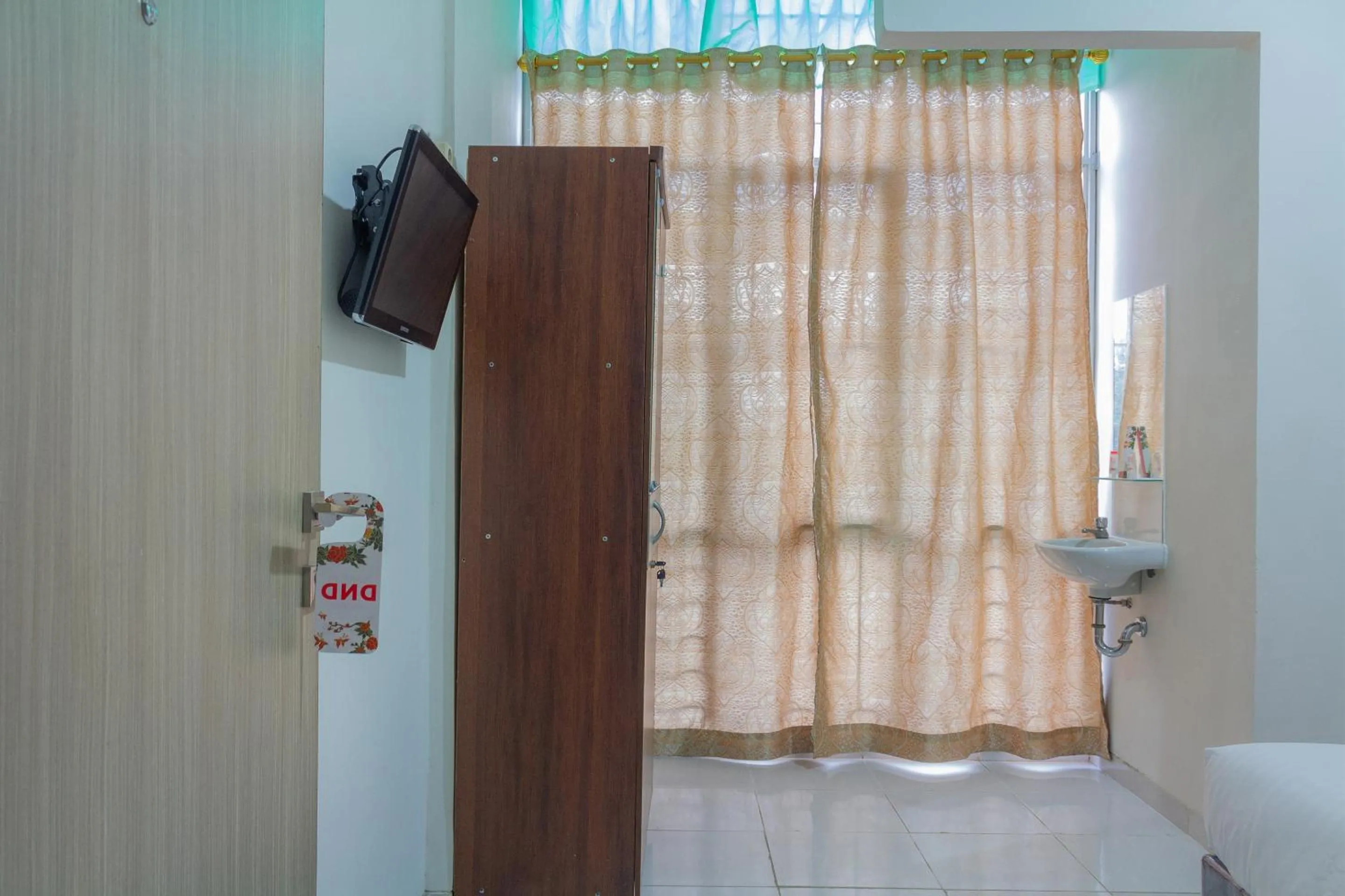 Bedroom in Hotel O 77 Guesthouse