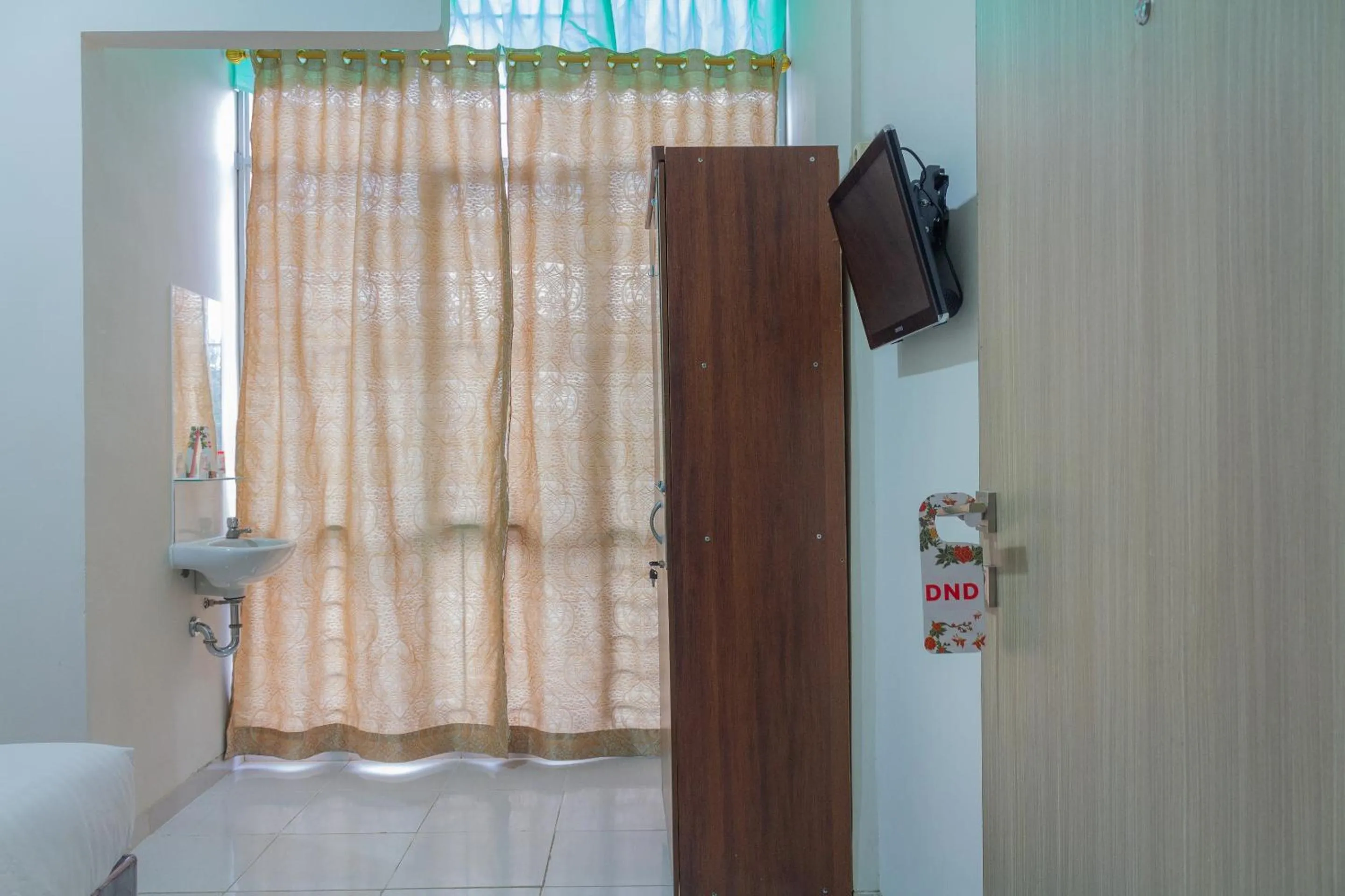 Bedroom in Hotel O 77 Guesthouse