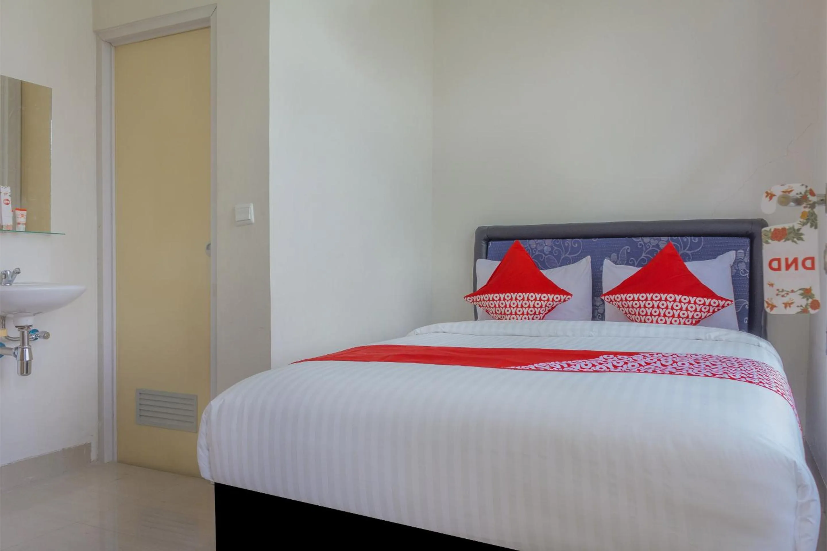 Bedroom, Bed in Hotel O 77 Guesthouse