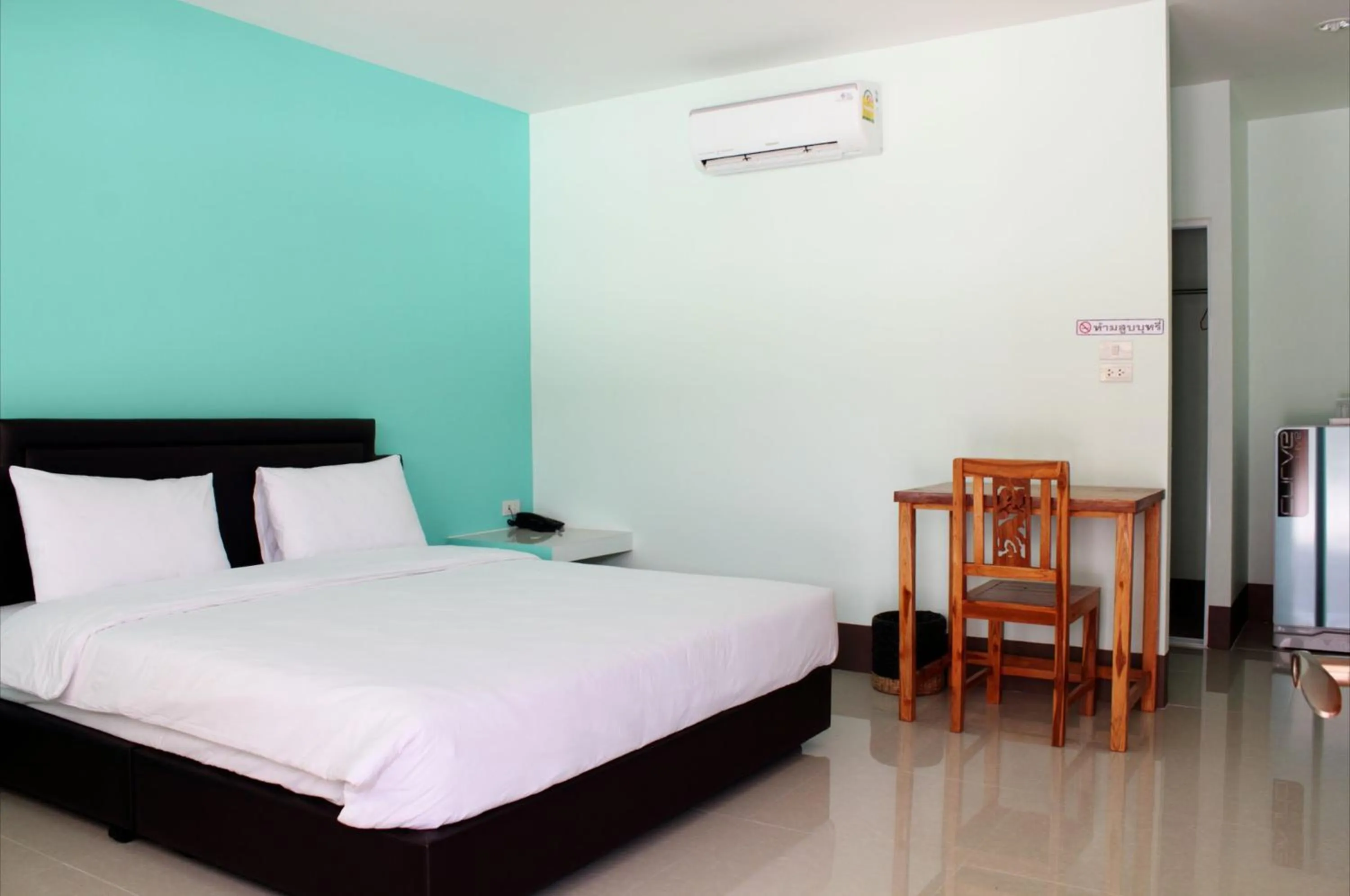 Photo of the whole room in A Nice Resort