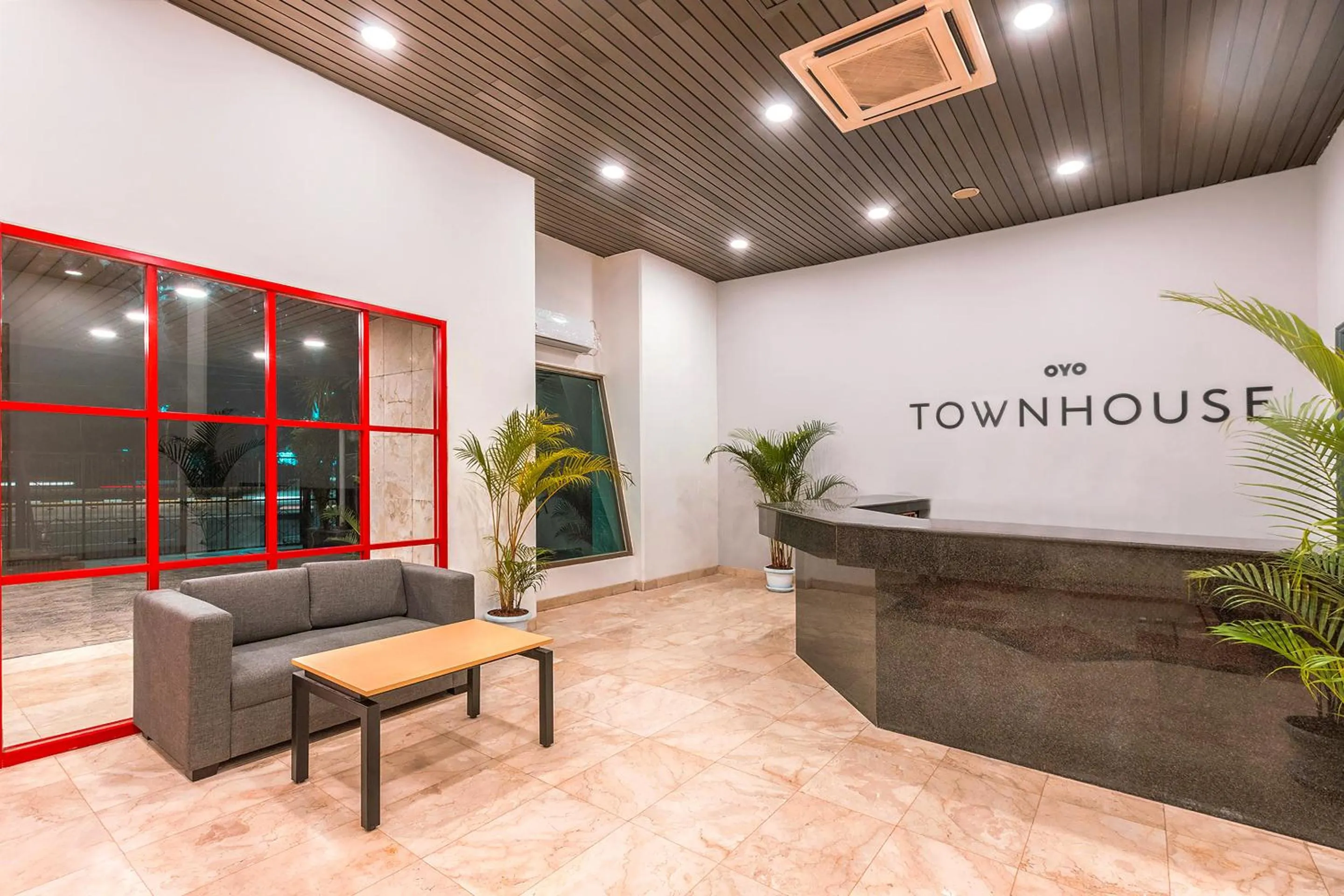 Lobby or reception in Super OYO Townhouse 2 Hotel Gunung Sahari