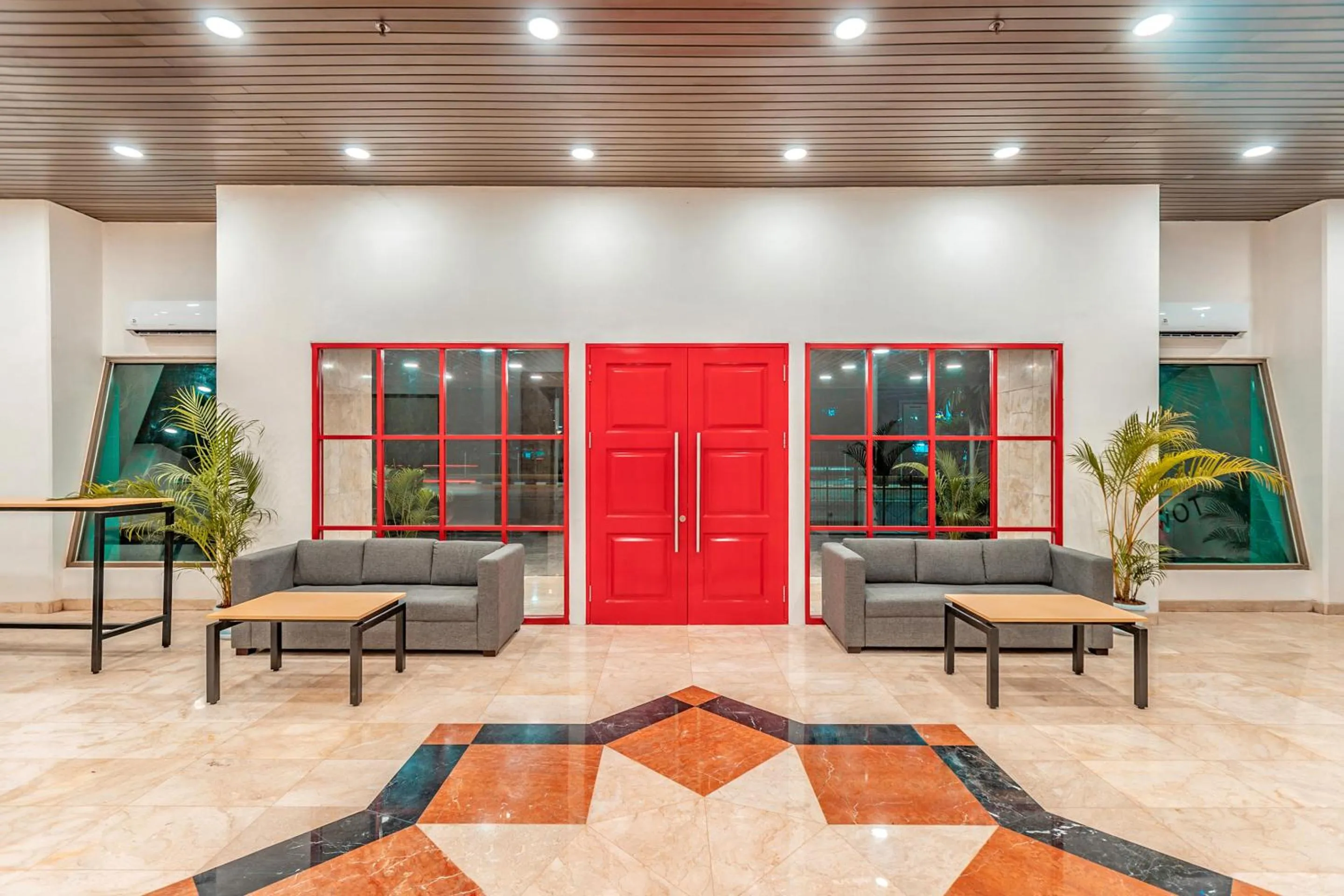 Seating area in Super OYO Townhouse 2 Hotel Gunung Sahari