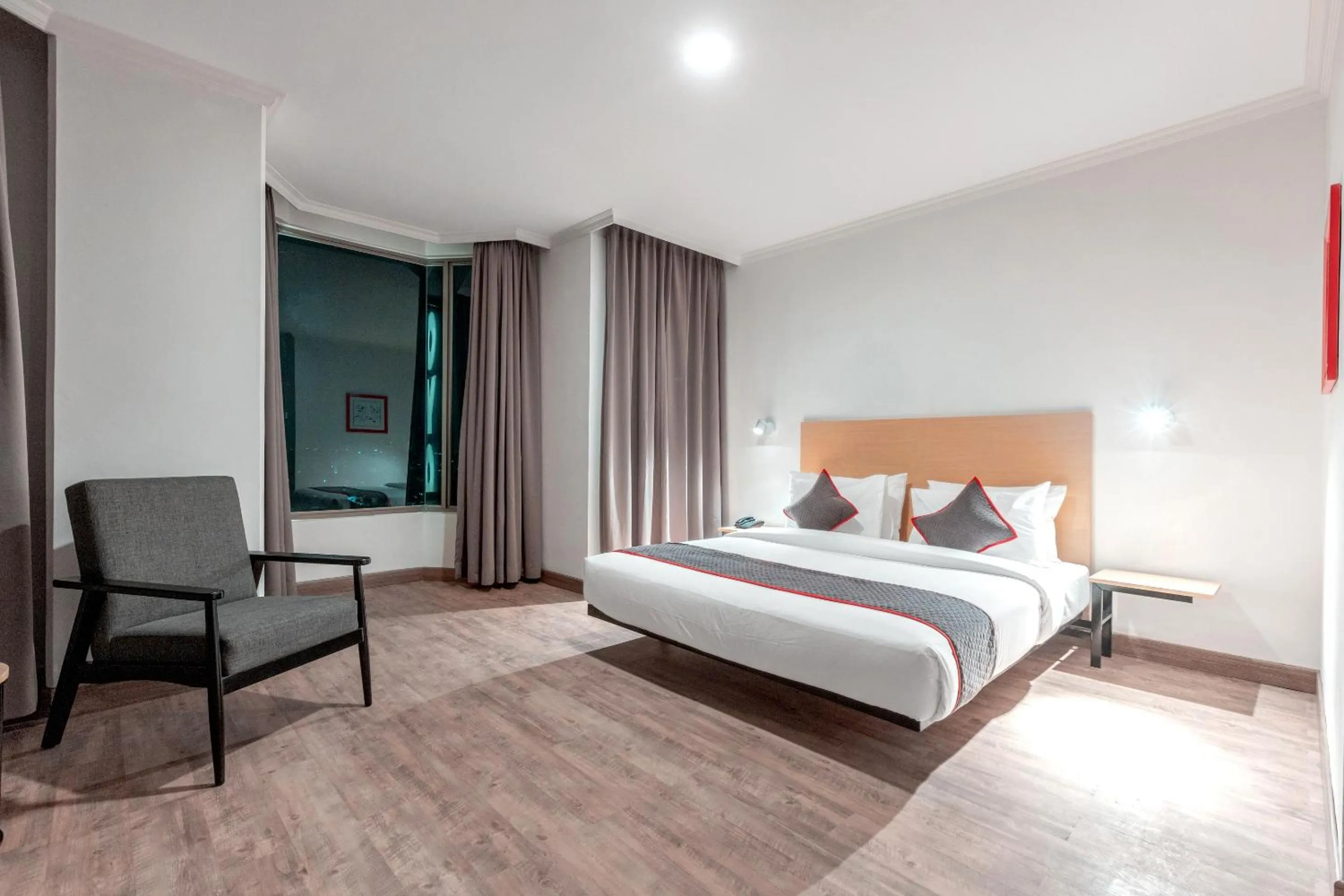 Bedroom, Bed in Super OYO Townhouse 2 Hotel Gunung Sahari
