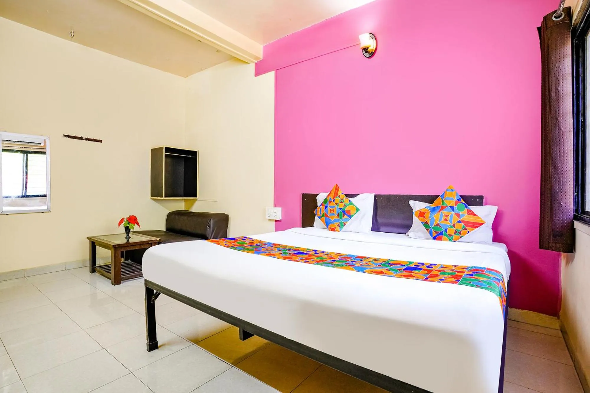 Communal lounge/ TV room, Bed in Via Ravikiran