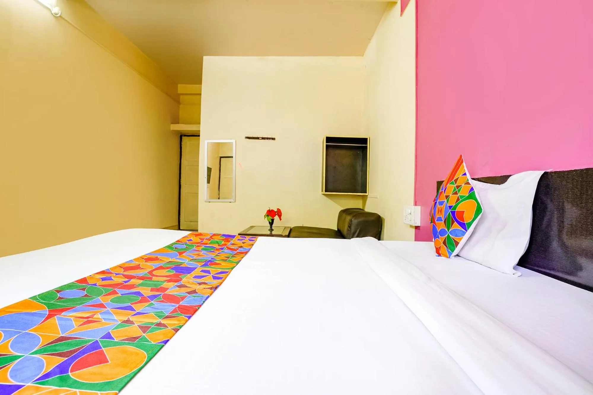 Communal lounge/ TV room, Bed in Via Ravikiran