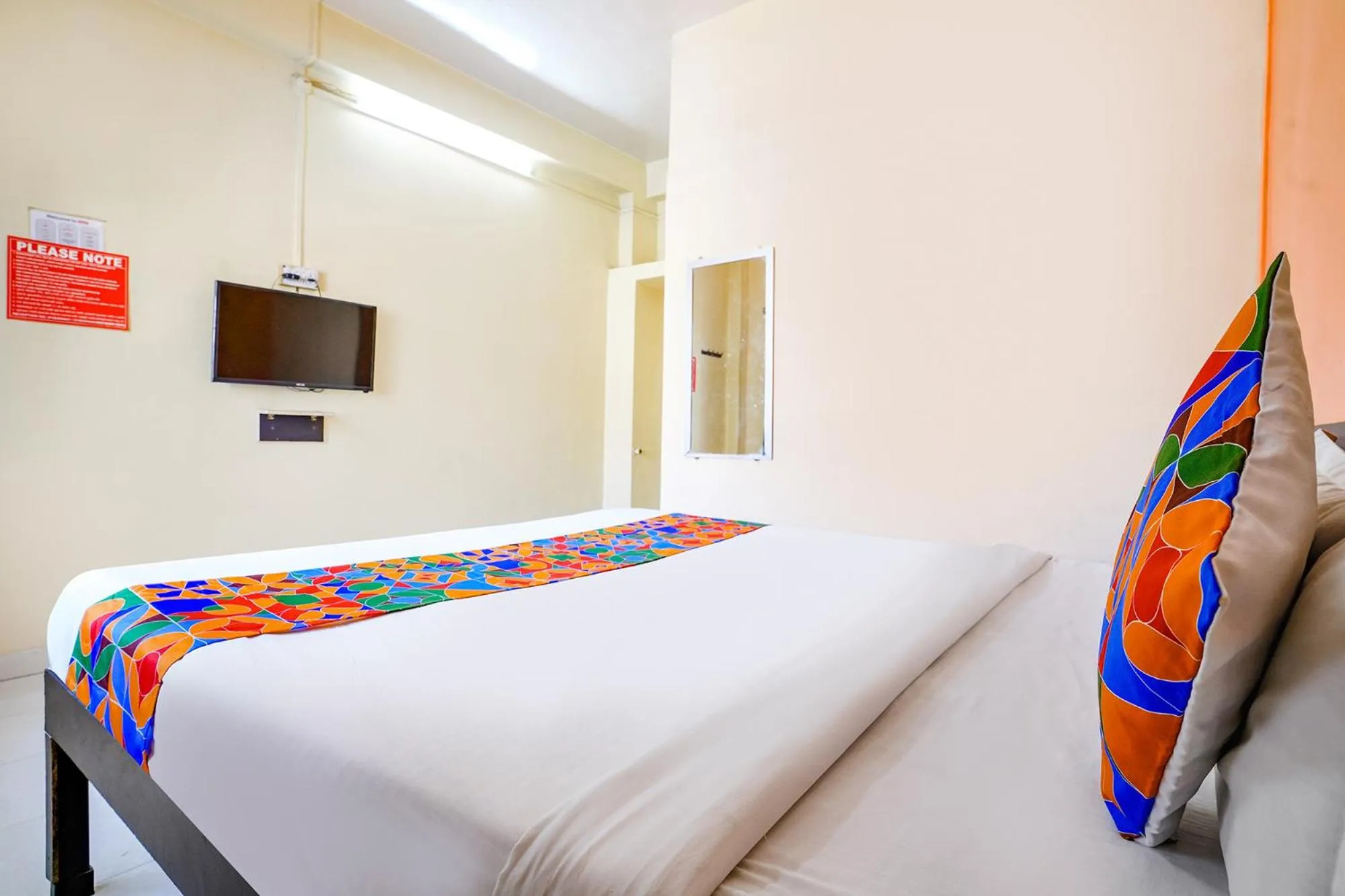 Communal lounge/ TV room, Bed in Via Ravikiran