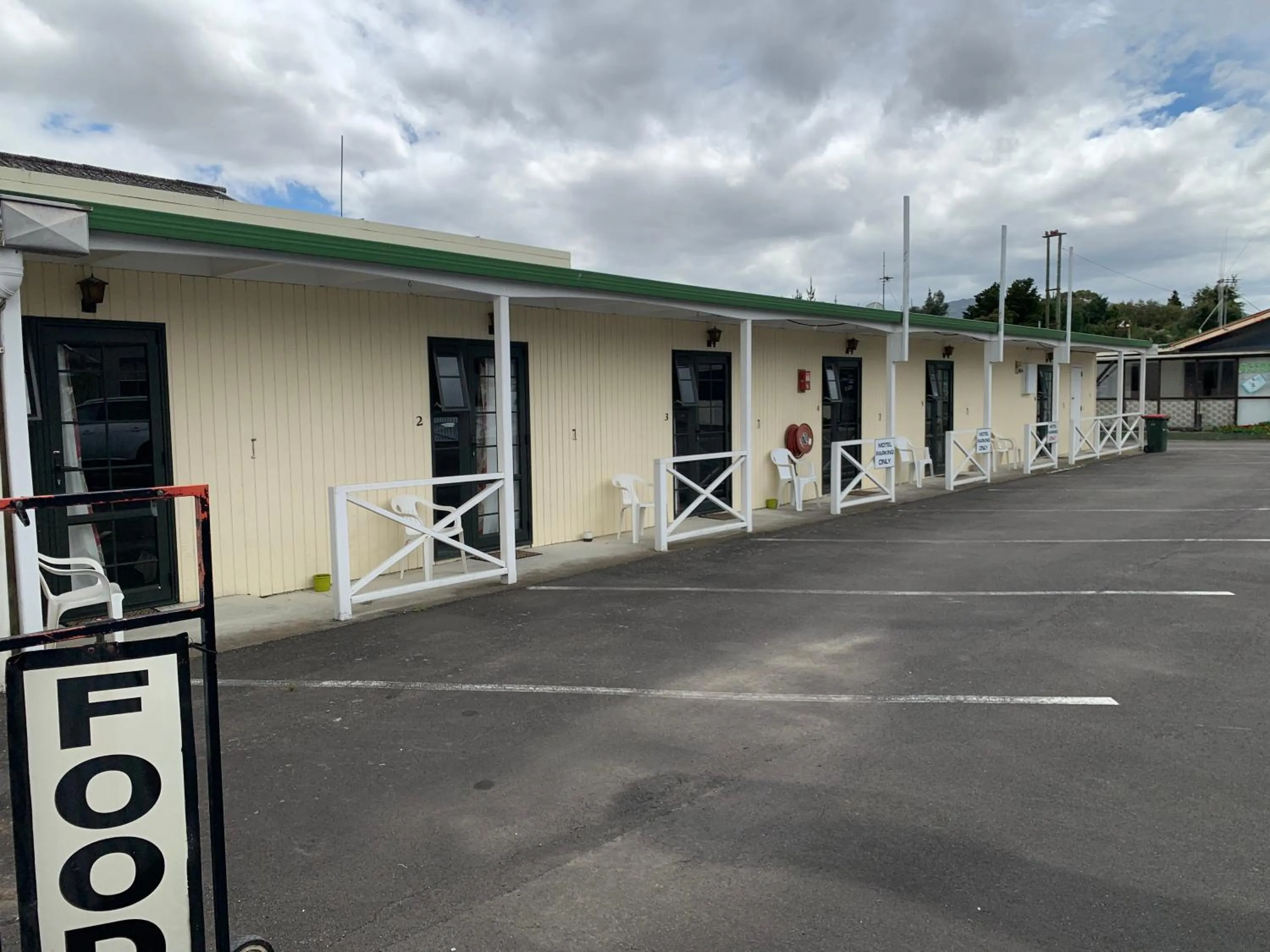 Property building in New Central Hotel Woodville