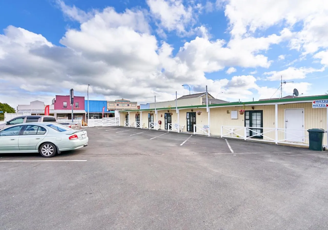 Property building in New Central Hotel Woodville