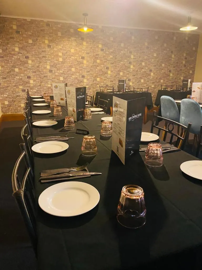 Restaurant/places to eat in New Central Hotel Woodville