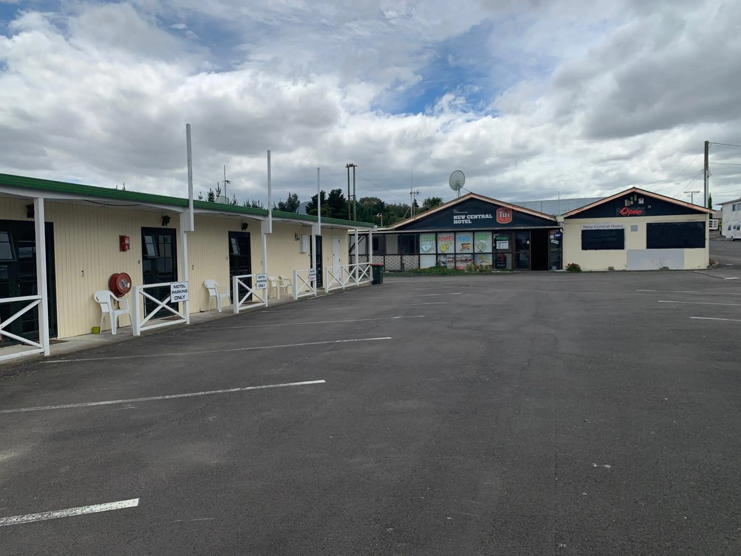 Property building in New Central Hotel Woodville