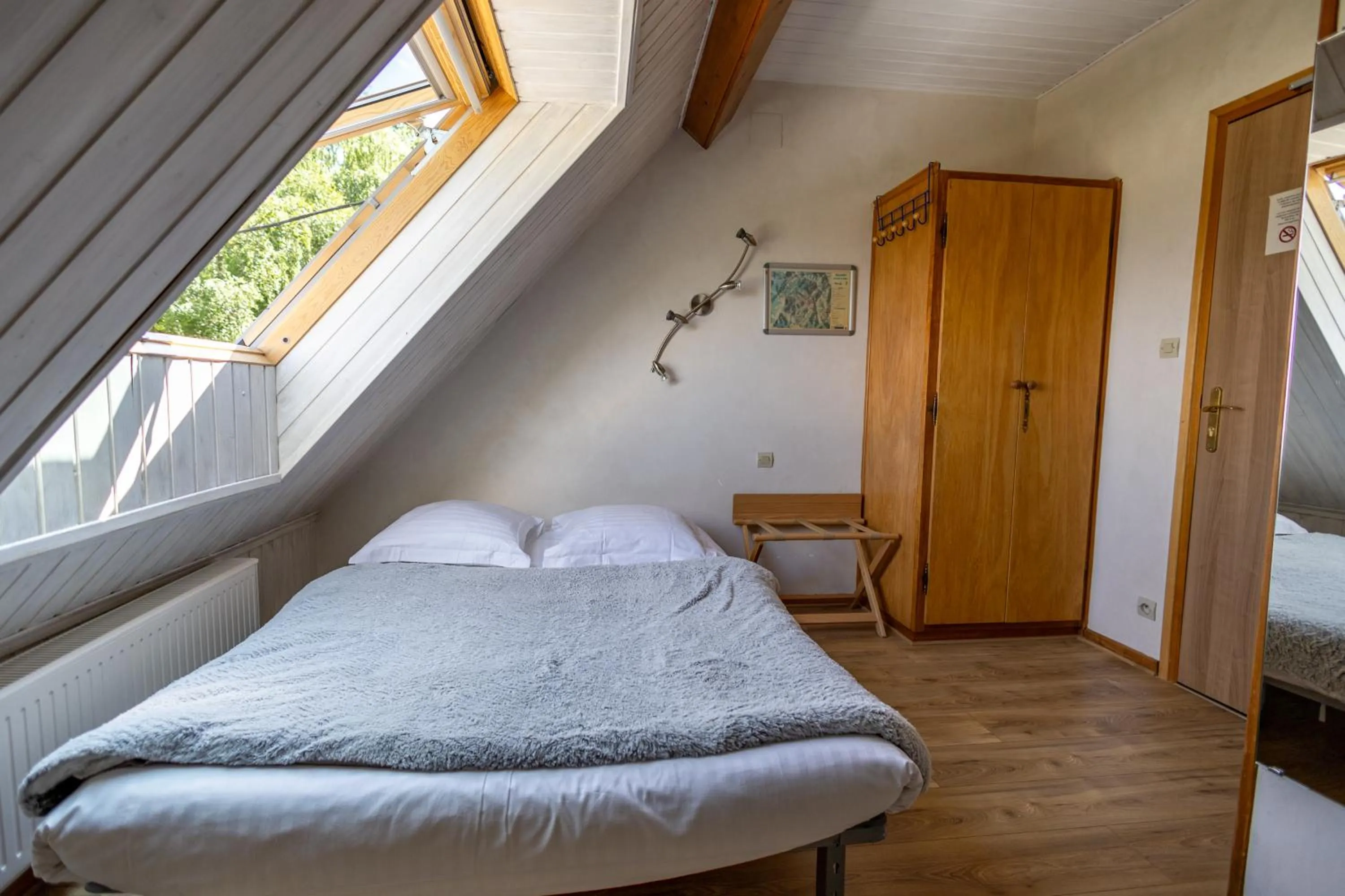 Bedroom, Bed in Le Bouton d'Or