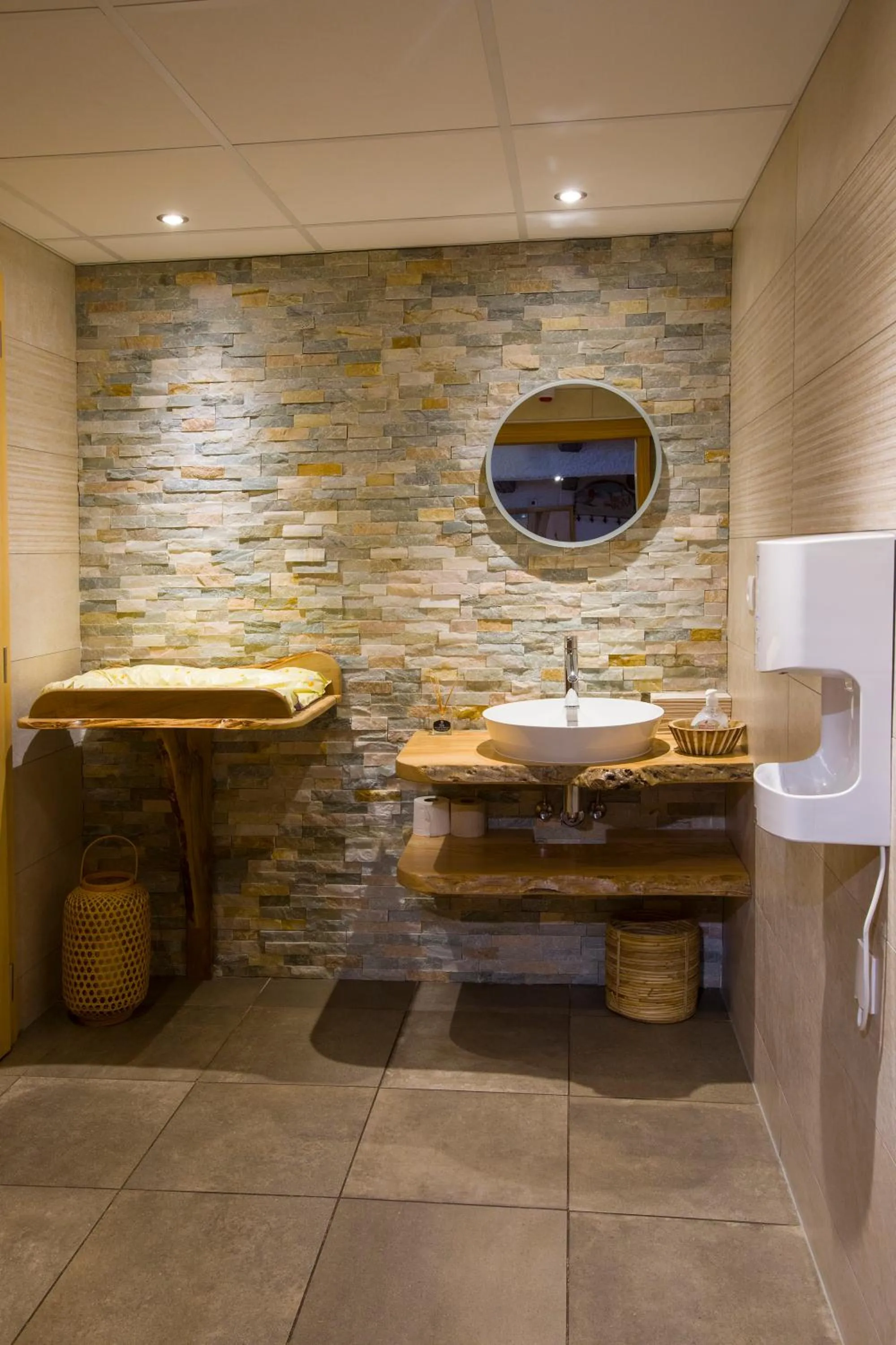 Toilet in Le Bouton d'Or