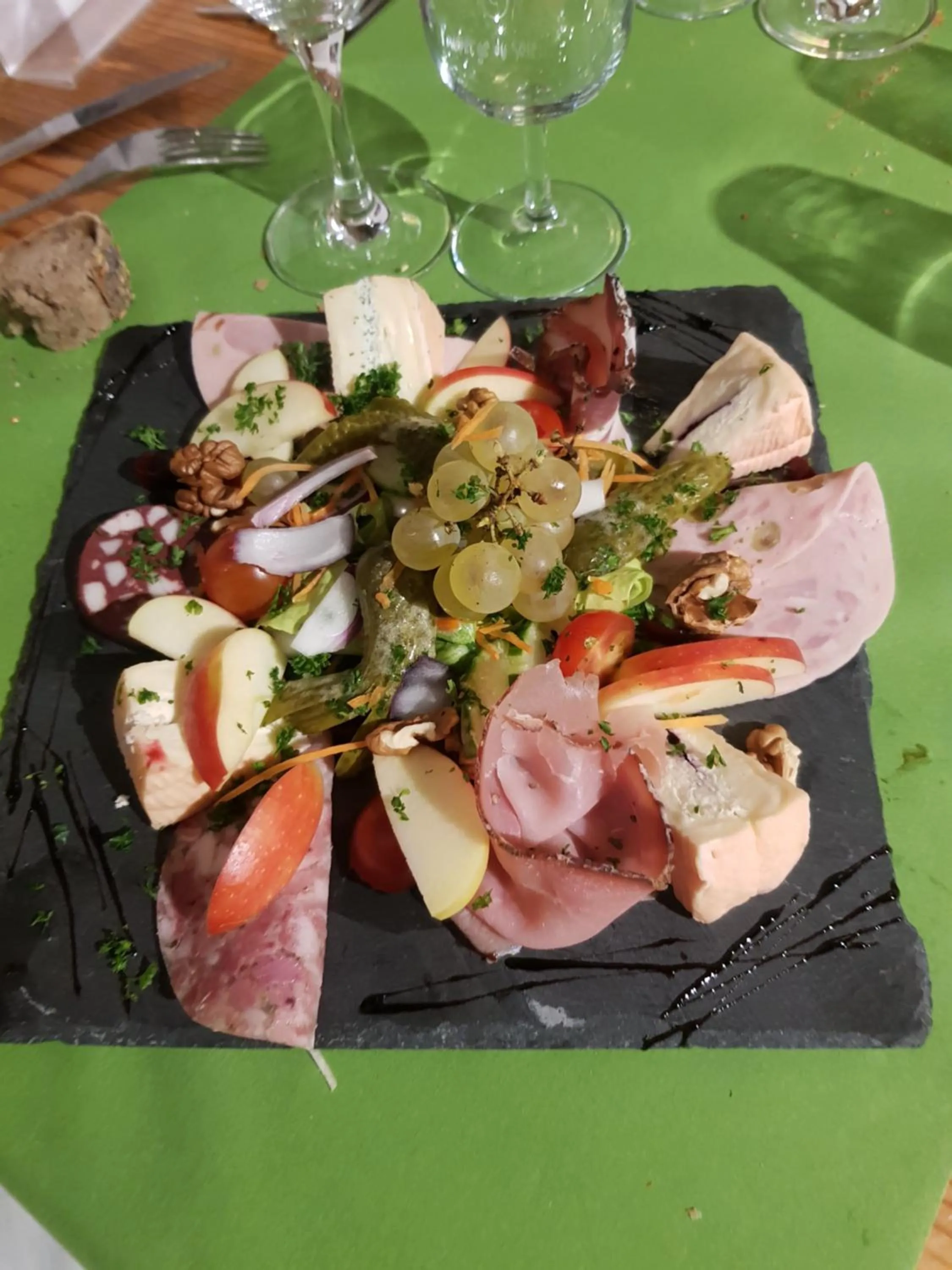 Lunch in Le Bouton d'Or