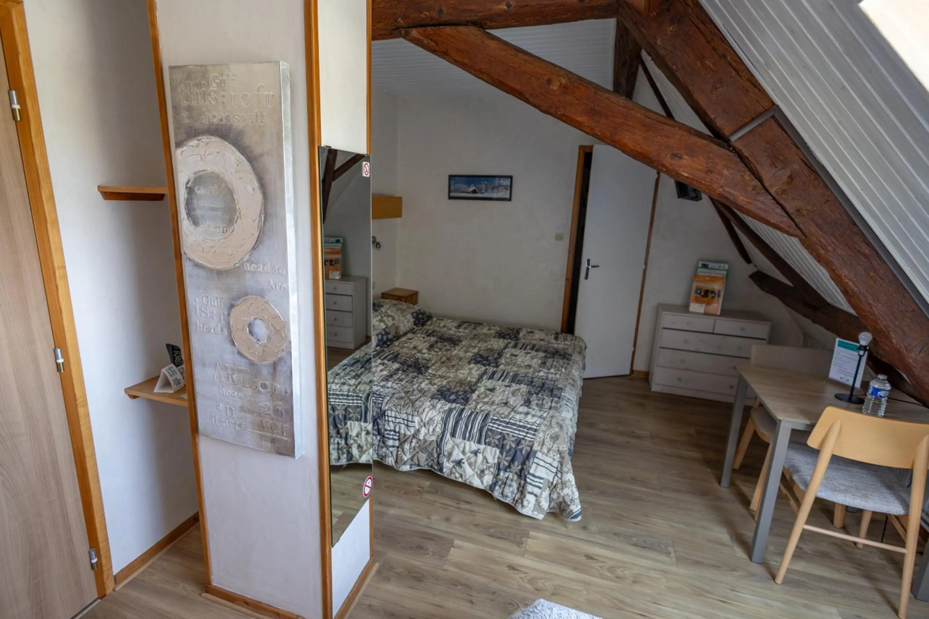 Bedroom, Bed in Le Bouton d'Or