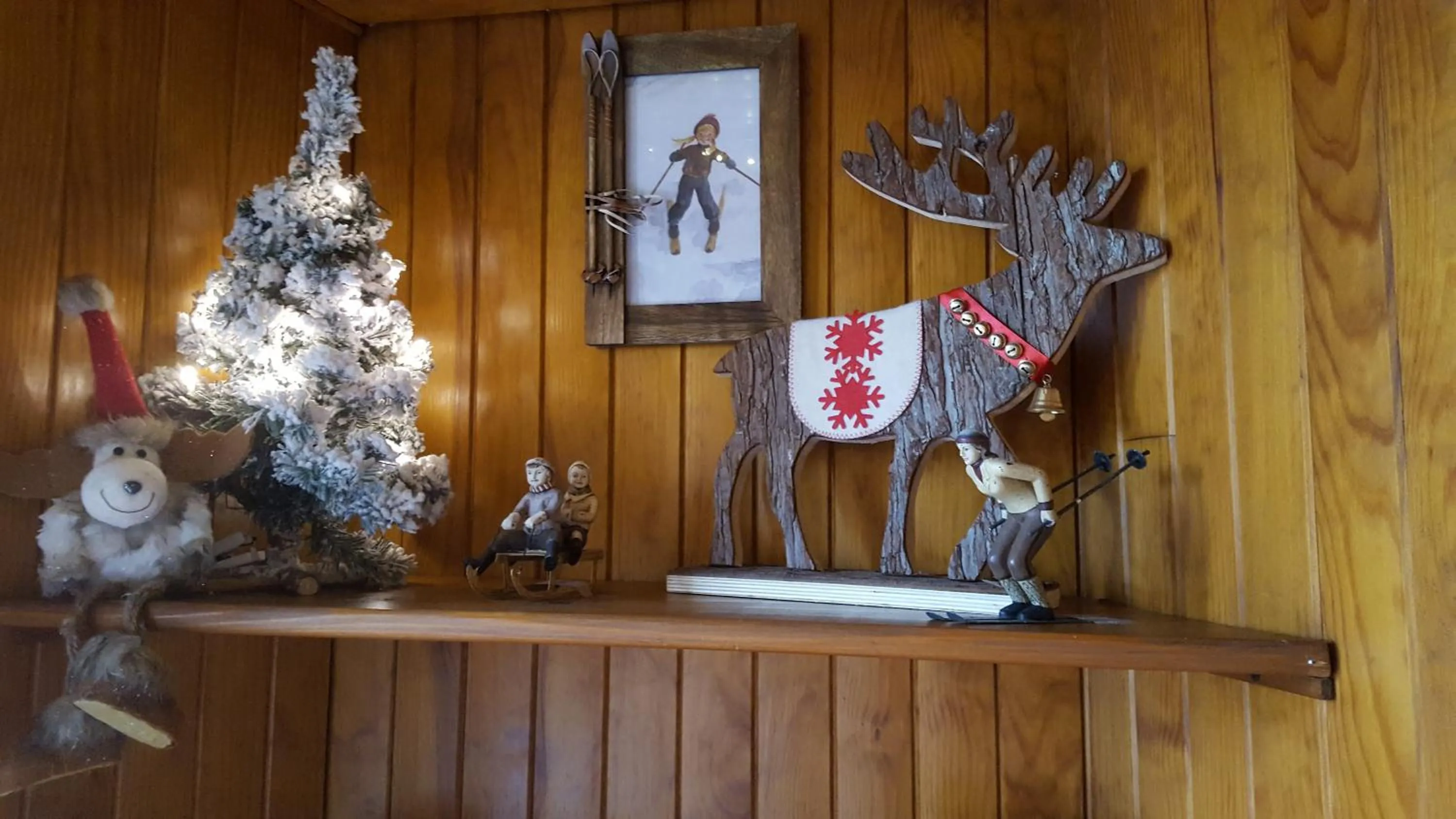 Decorative detail in Le Bouton d'Or