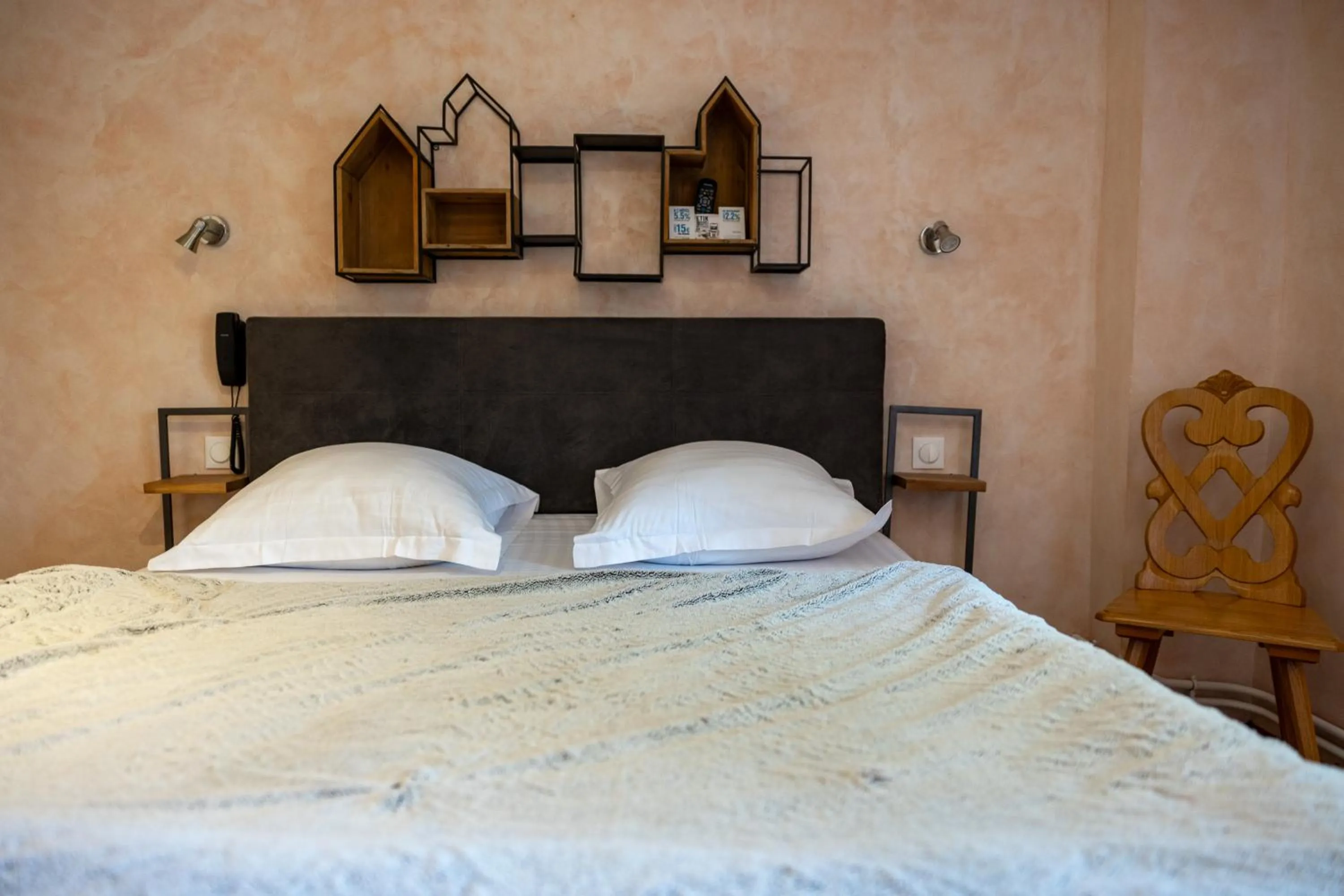 Bedroom, Bed in Le Bouton d'Or