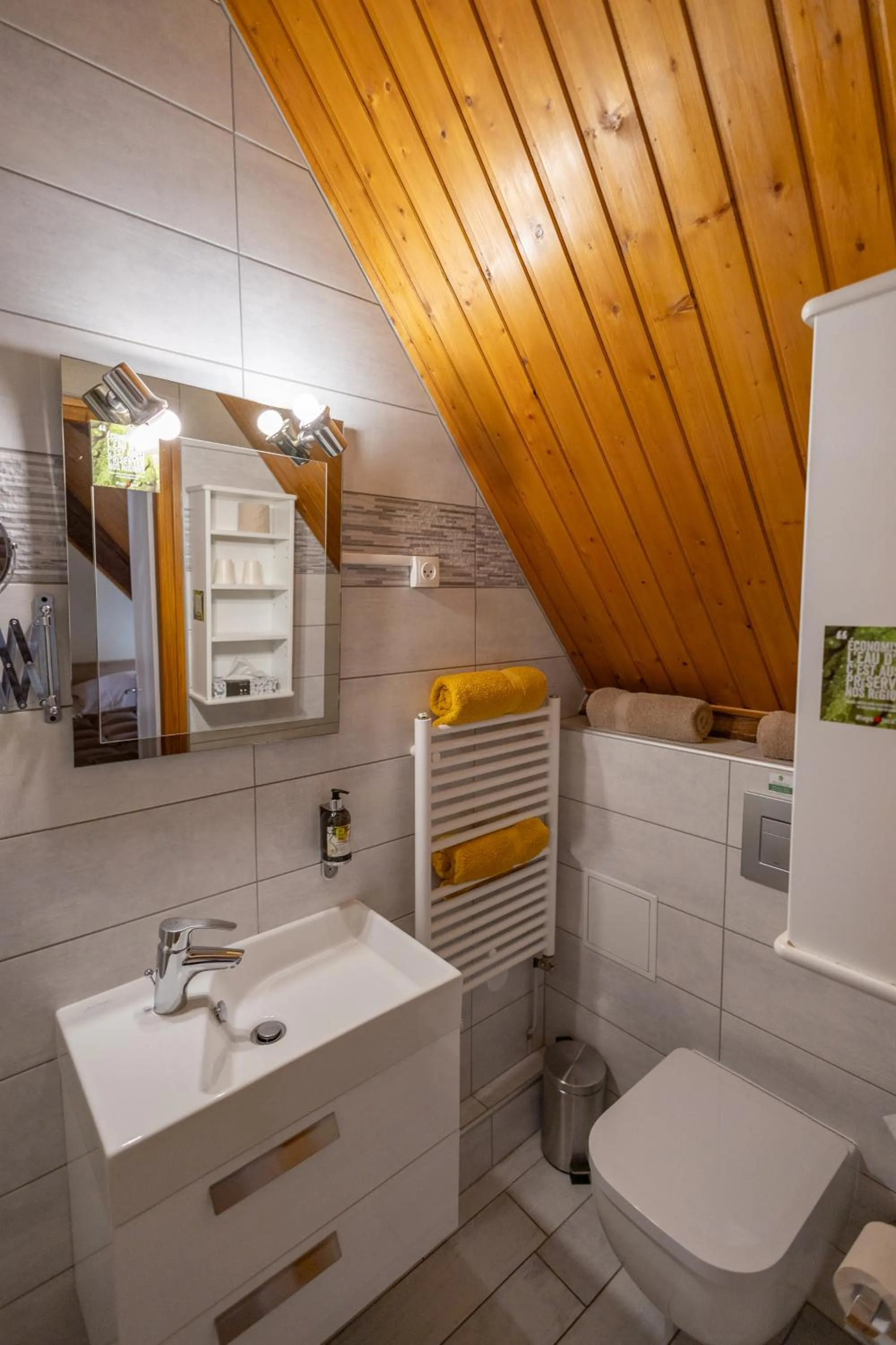 Bathroom in Le Bouton d'Or