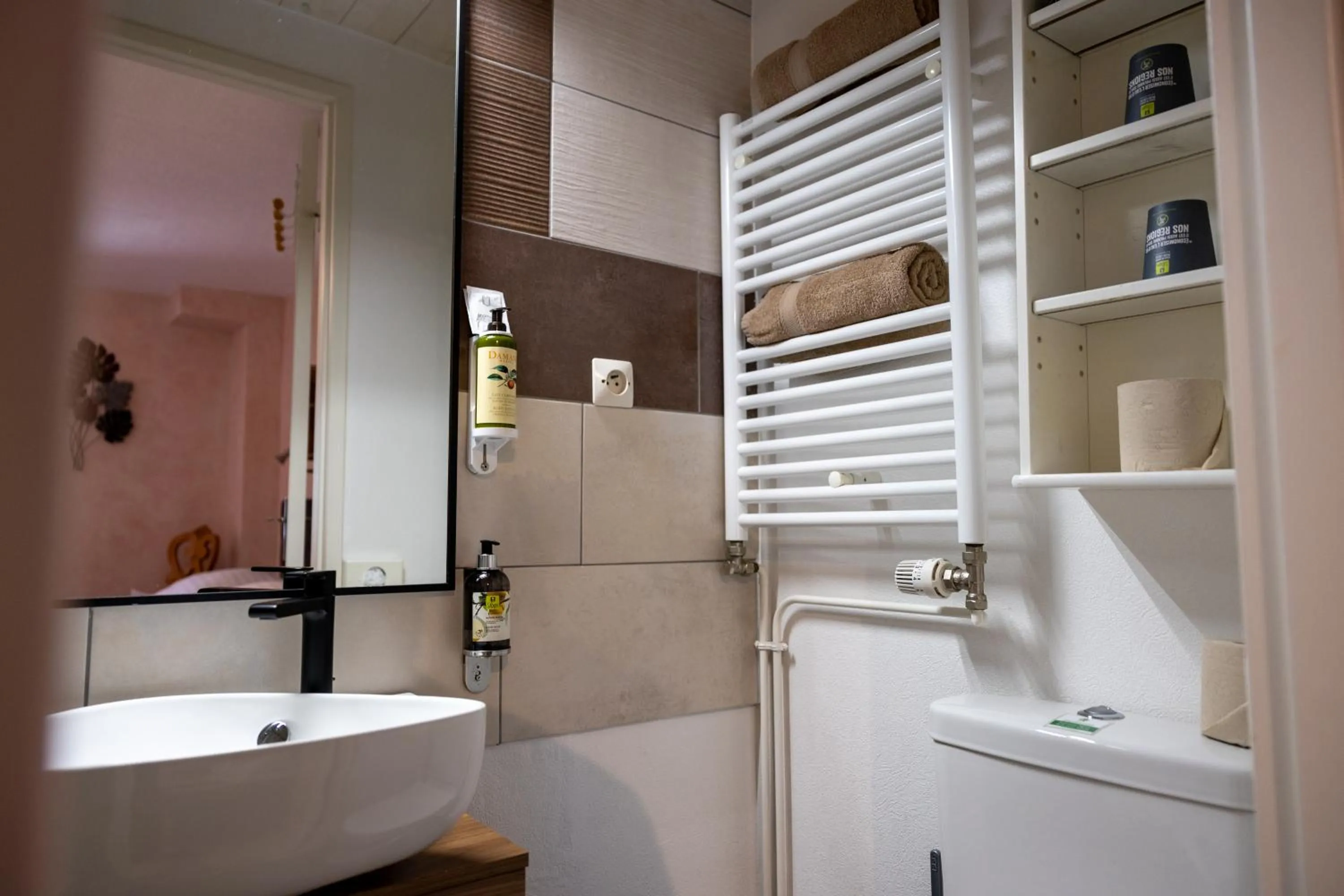 Bathroom in Le Bouton d'Or