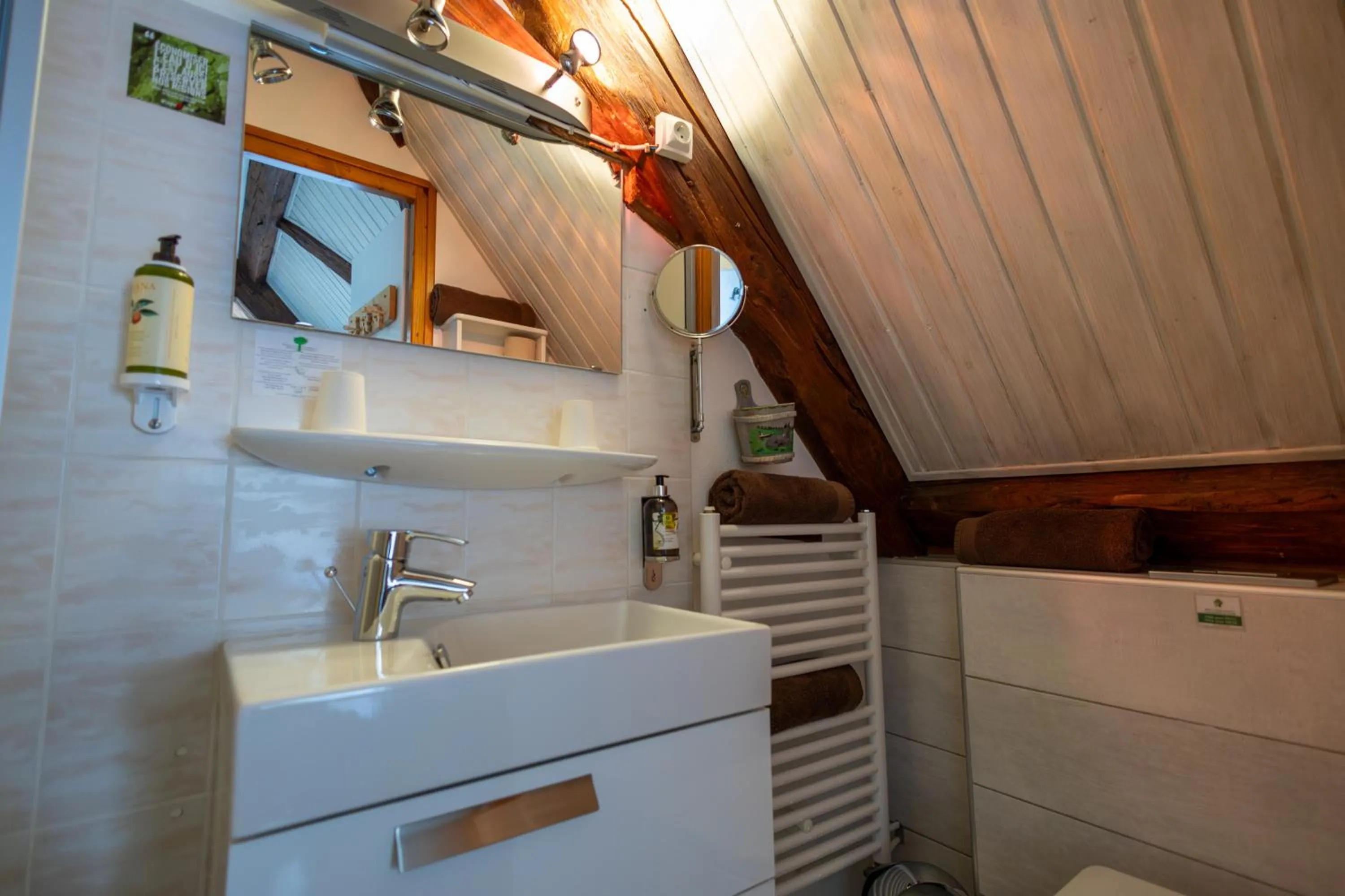 Bathroom in Le Bouton d'Or