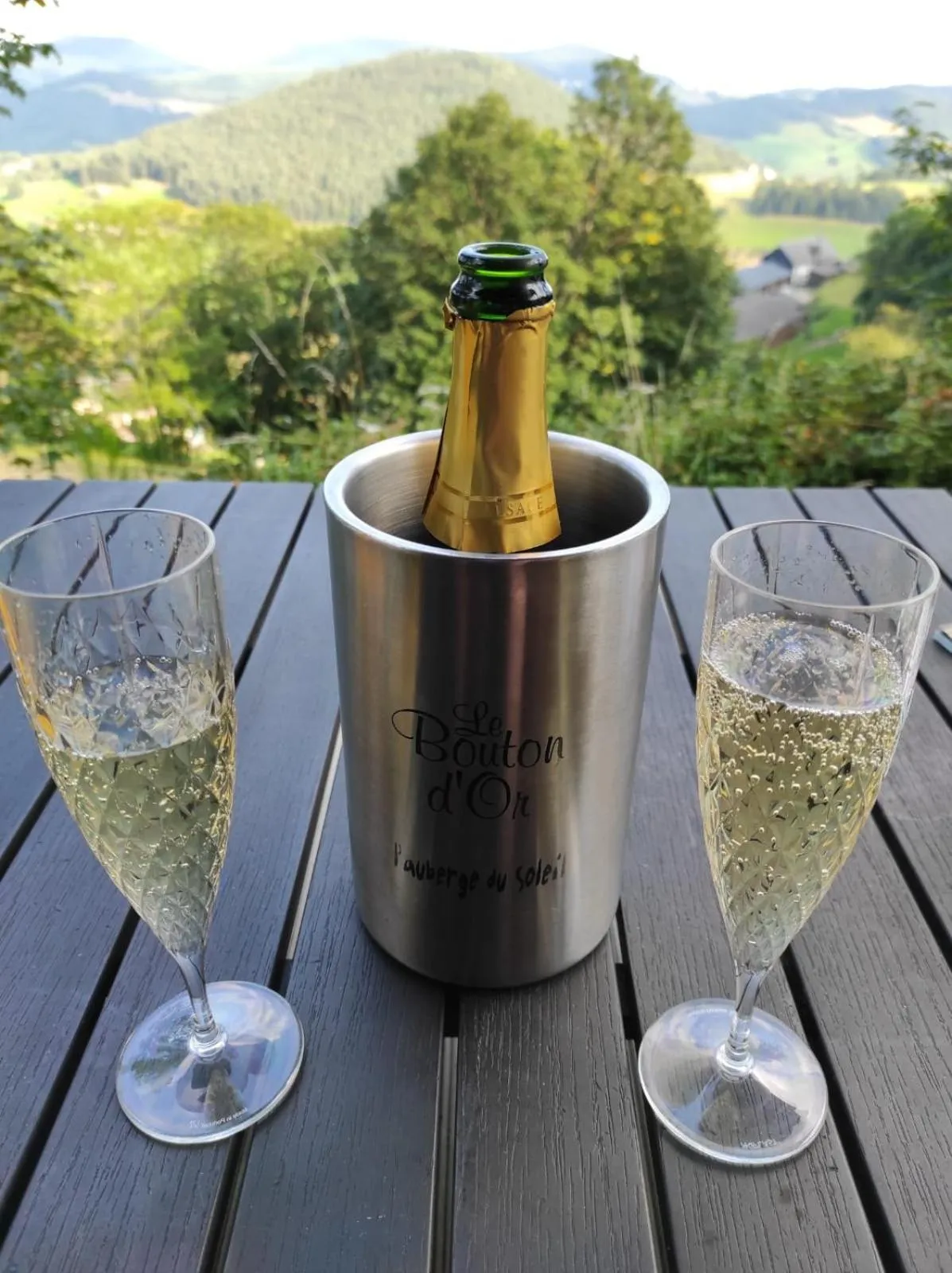 Drinks in Le Bouton d'Or