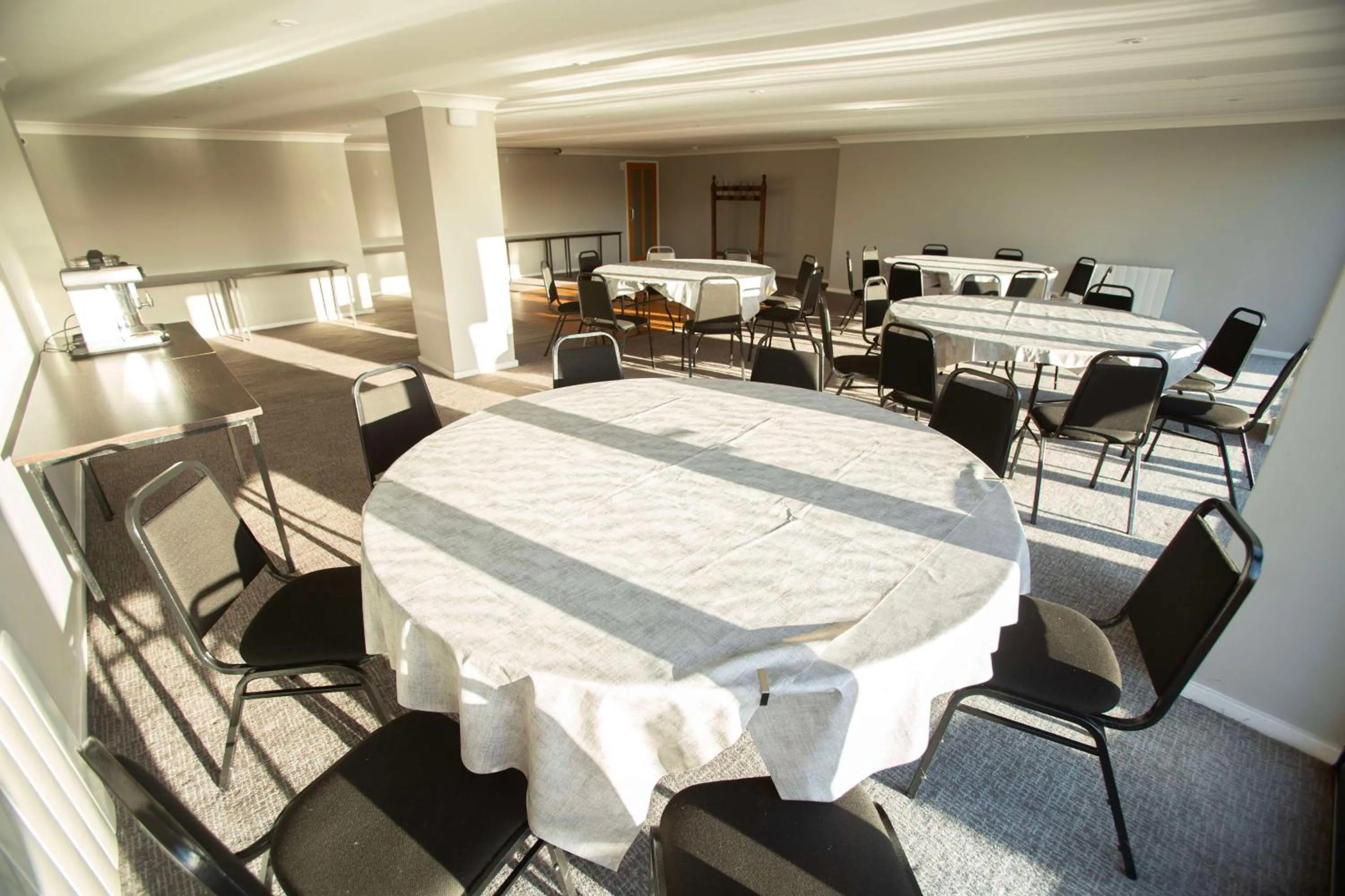 Meeting/conference room in The Bridge House; BW Signature Collection