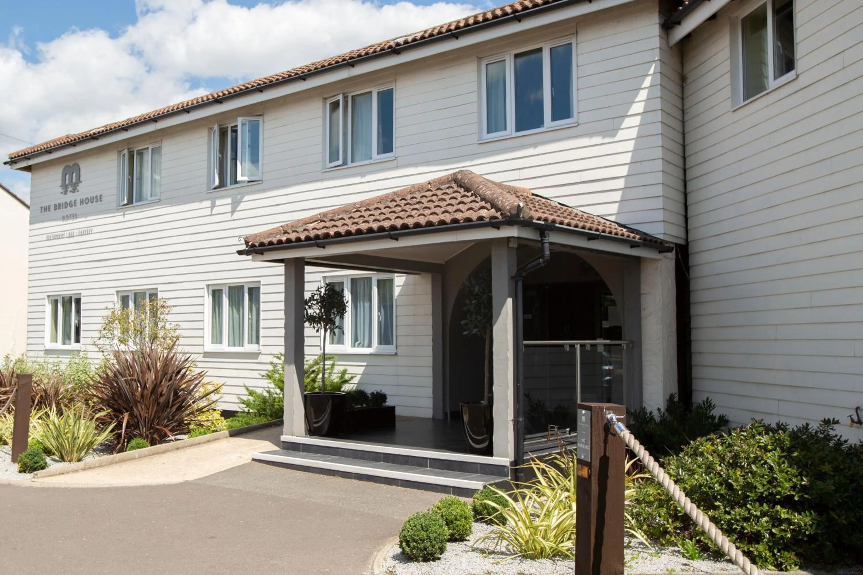 Facade/entrance in The Bridge House; BW Signature Collection