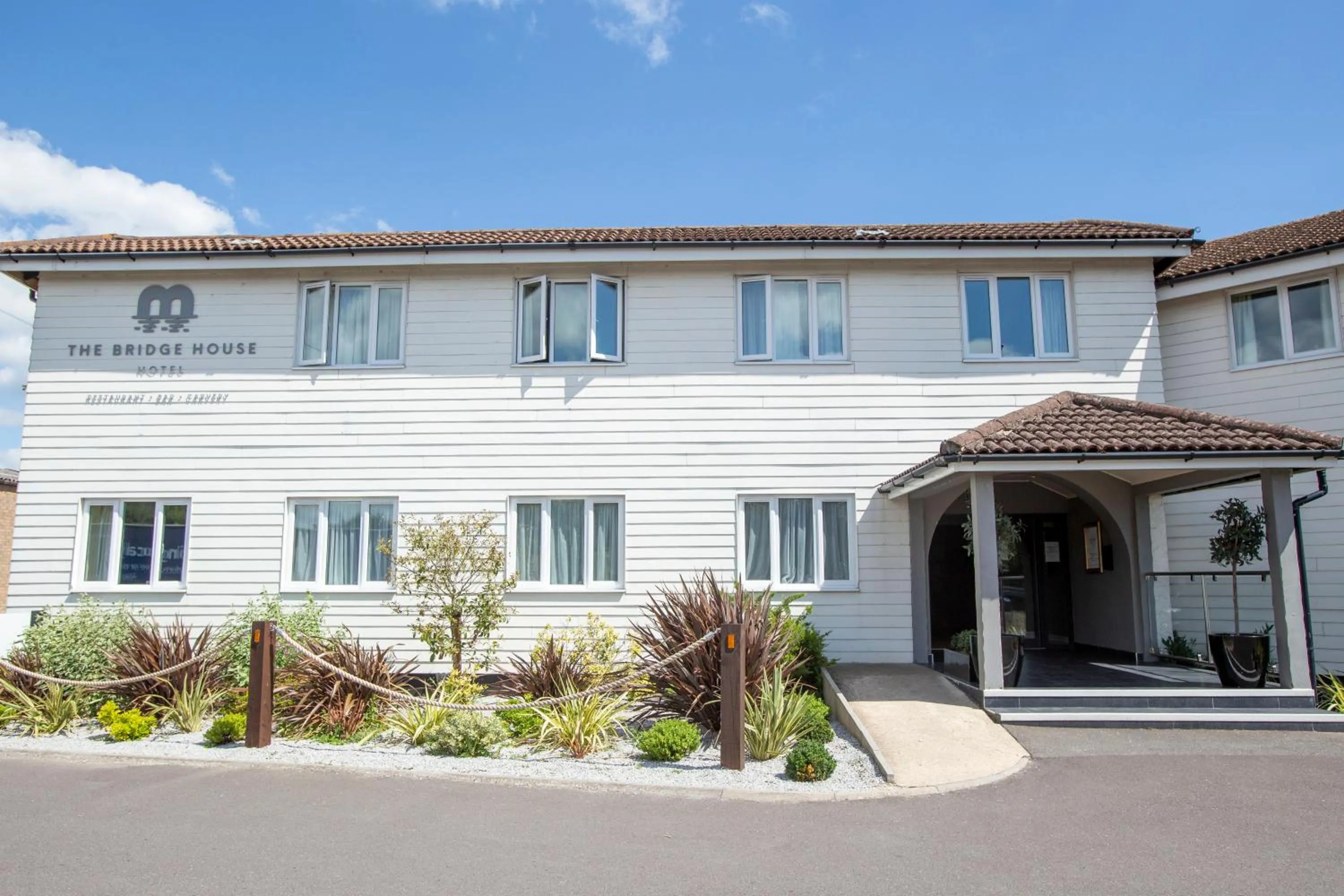 Facade/entrance in The Bridge House; BW Signature Collection