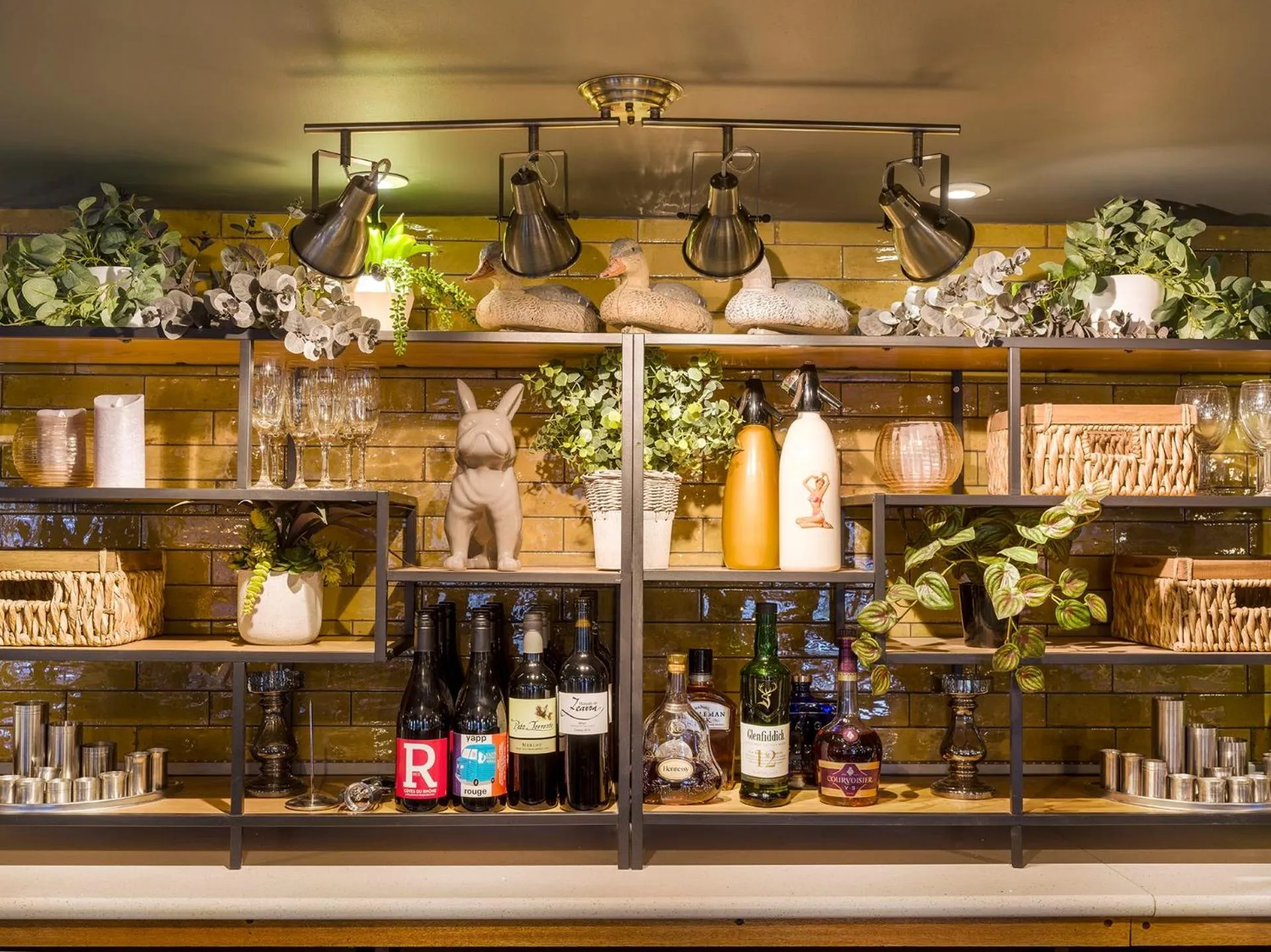 Drinks in The Bridge House; BW Signature Collection