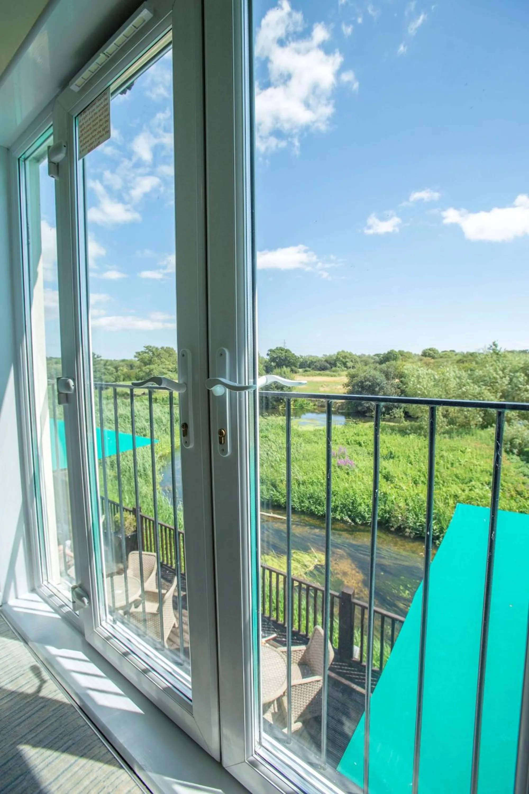 Photo of the whole room in The Bridge House; BW Signature Collection