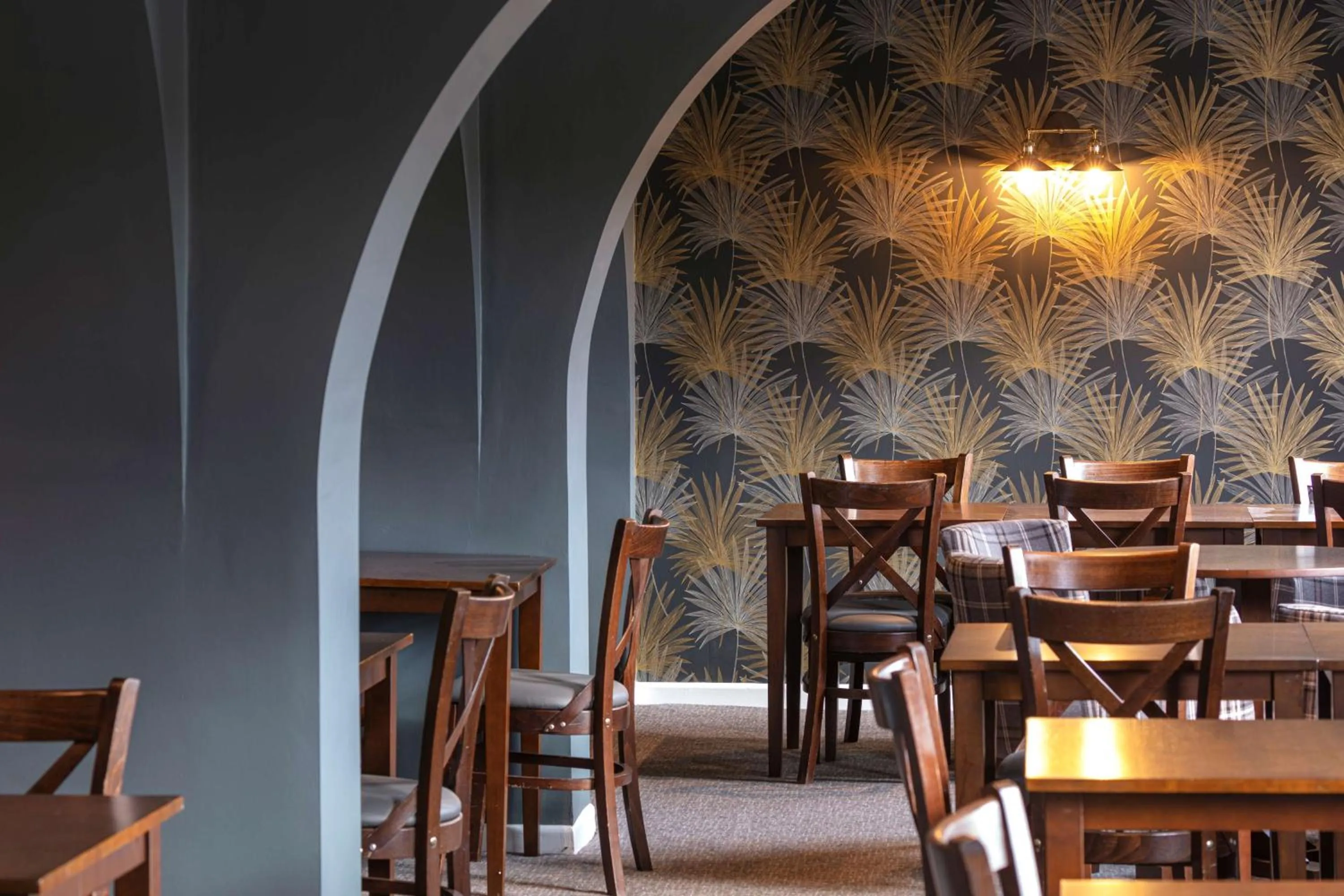 Restaurant/places to eat in The Bridge House; BW Signature Collection