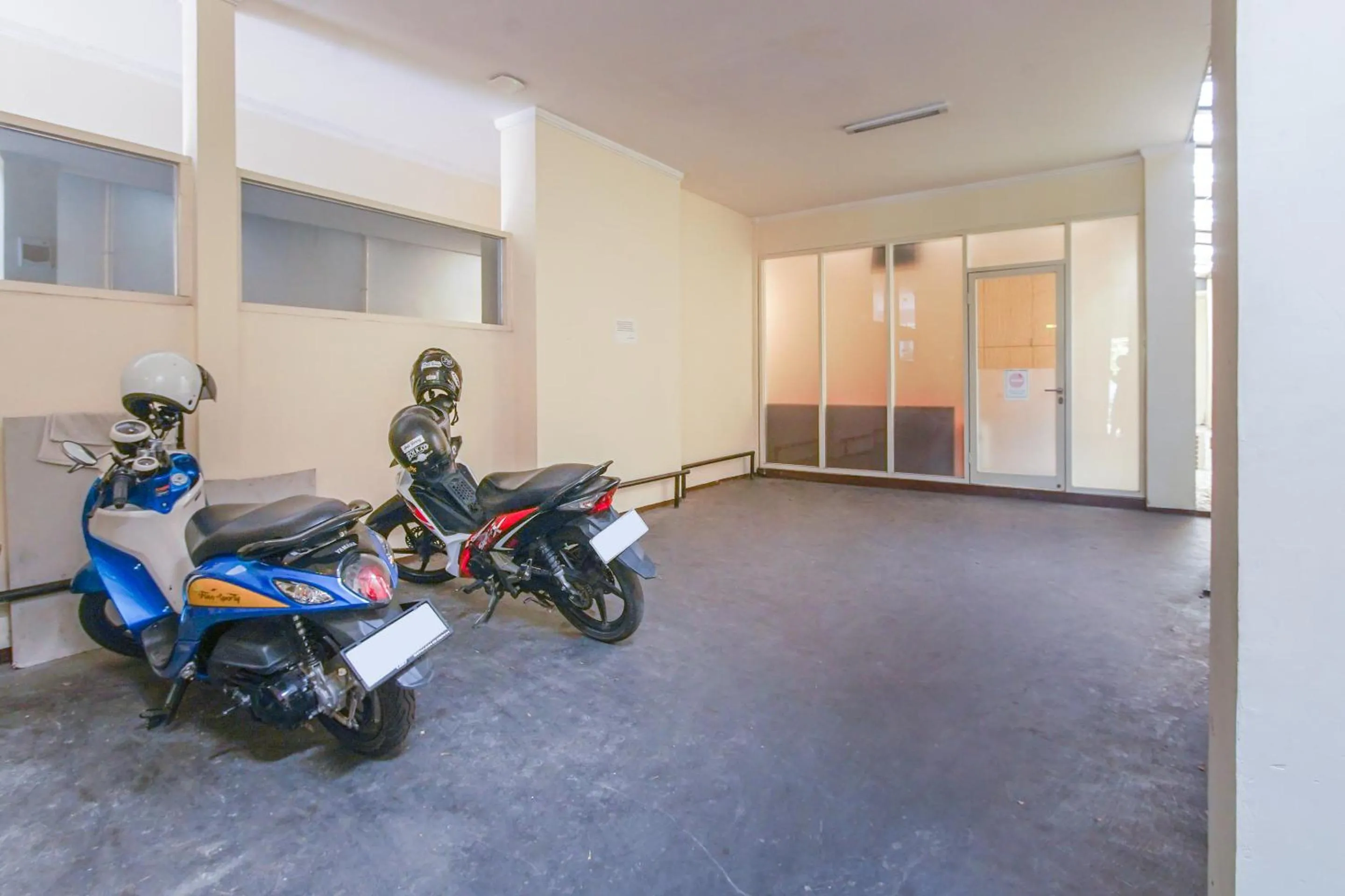 Parking in Sans Hotel FiFFa Pisang Kipas Malang