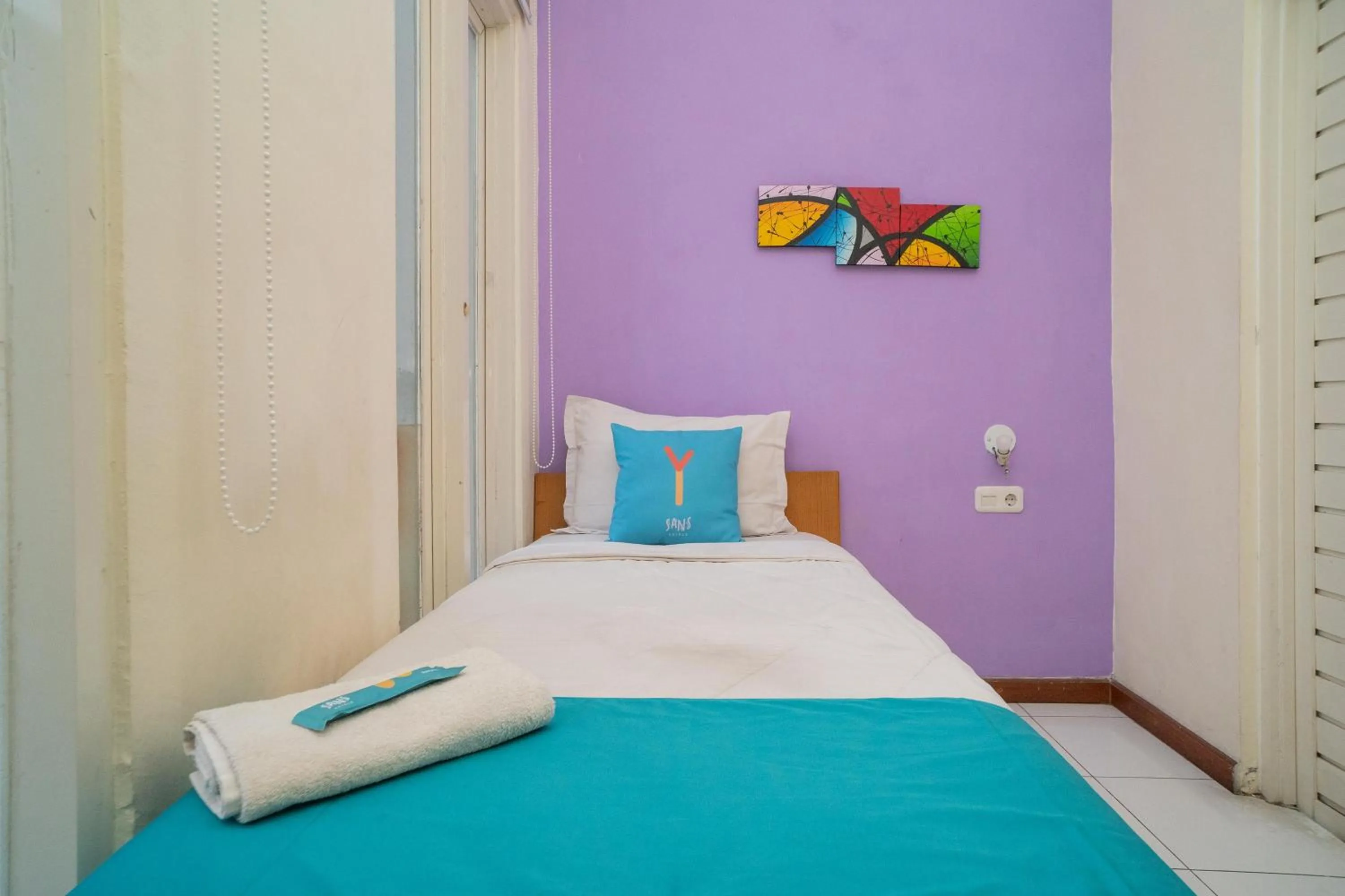 Bed in Sans Hotel FiFFa Pisang Kipas Malang