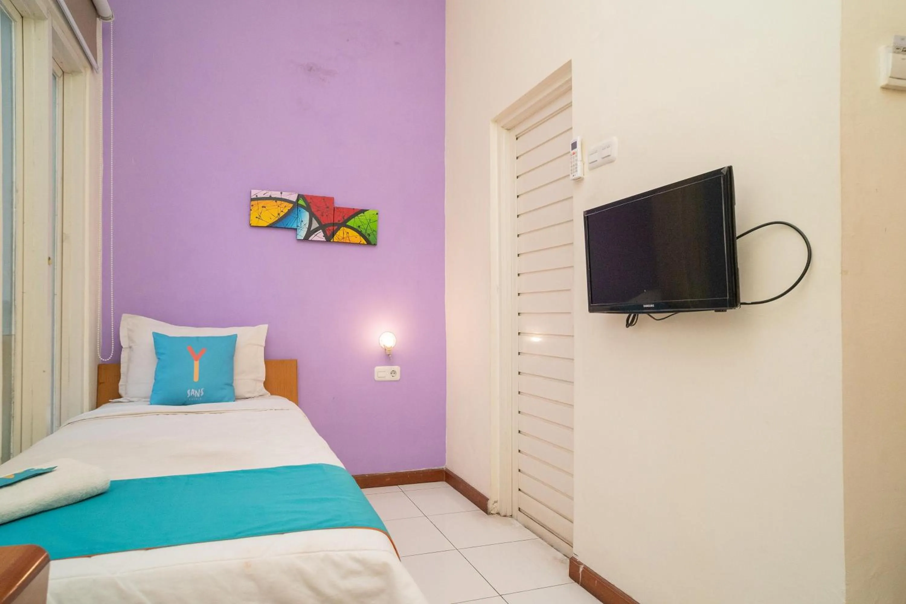 Bed in Sans Hotel FiFFa Pisang Kipas Malang