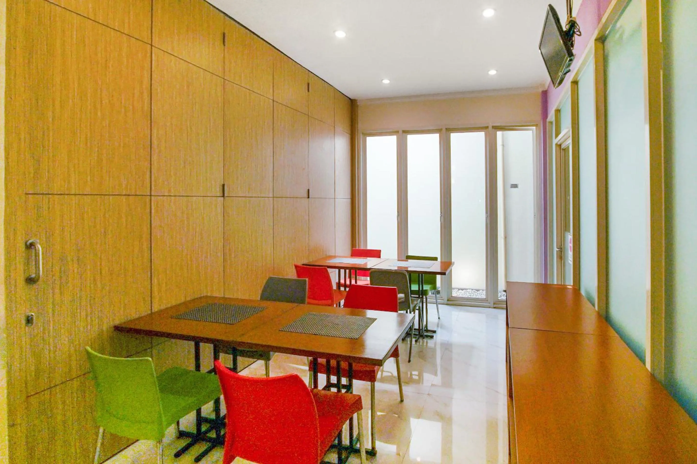 Restaurant/places to eat in Sans Hotel FiFFa Pisang Kipas Malang