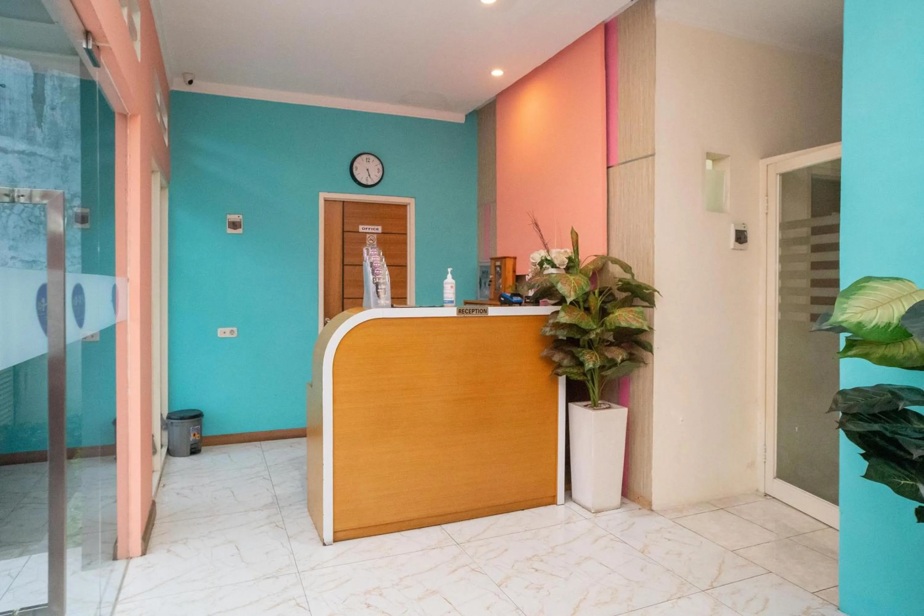 Property building in Sans Hotel FiFFa Pisang Kipas Malang