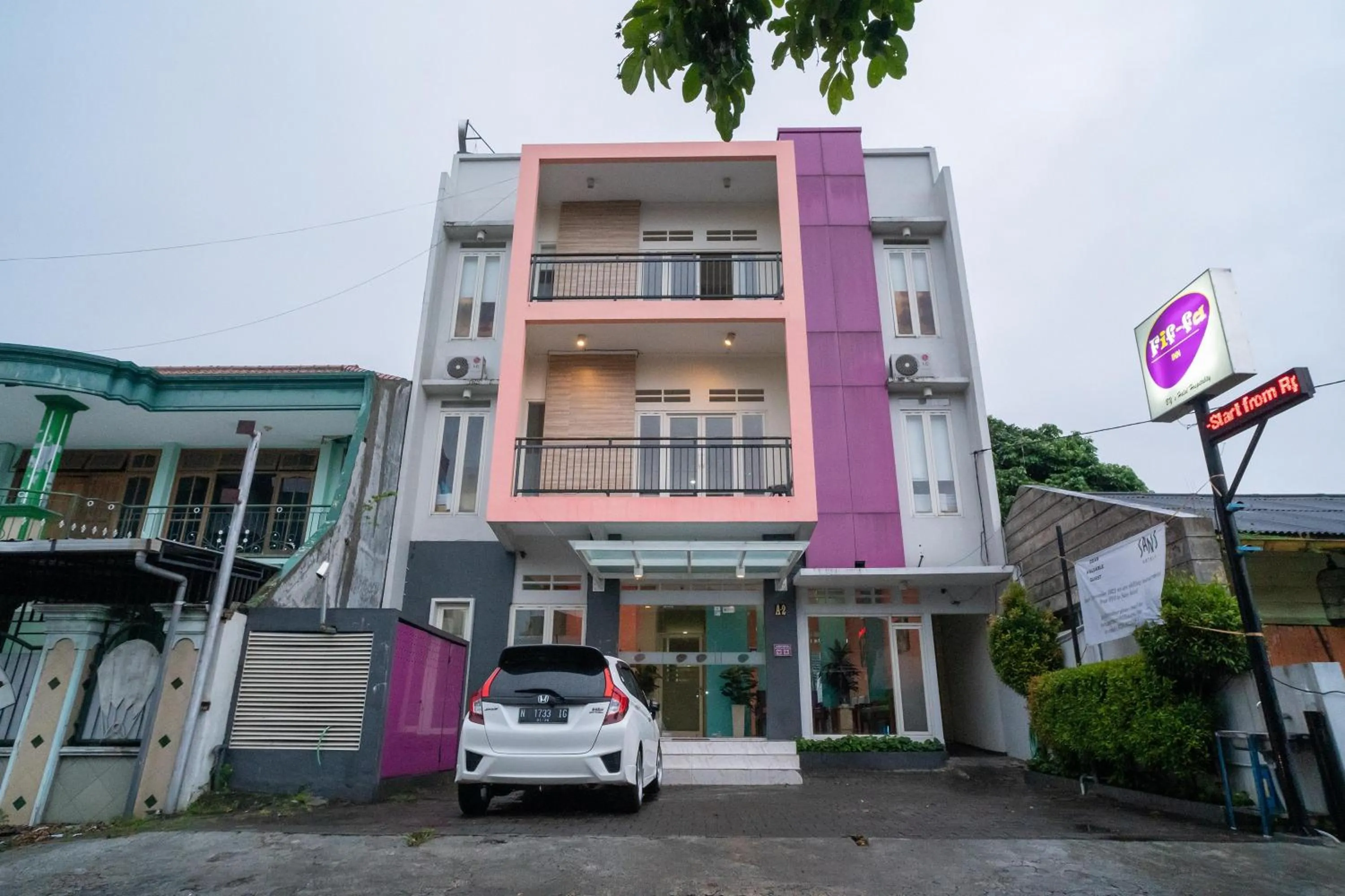 Property building in Sans Hotel FiFFa Pisang Kipas Malang