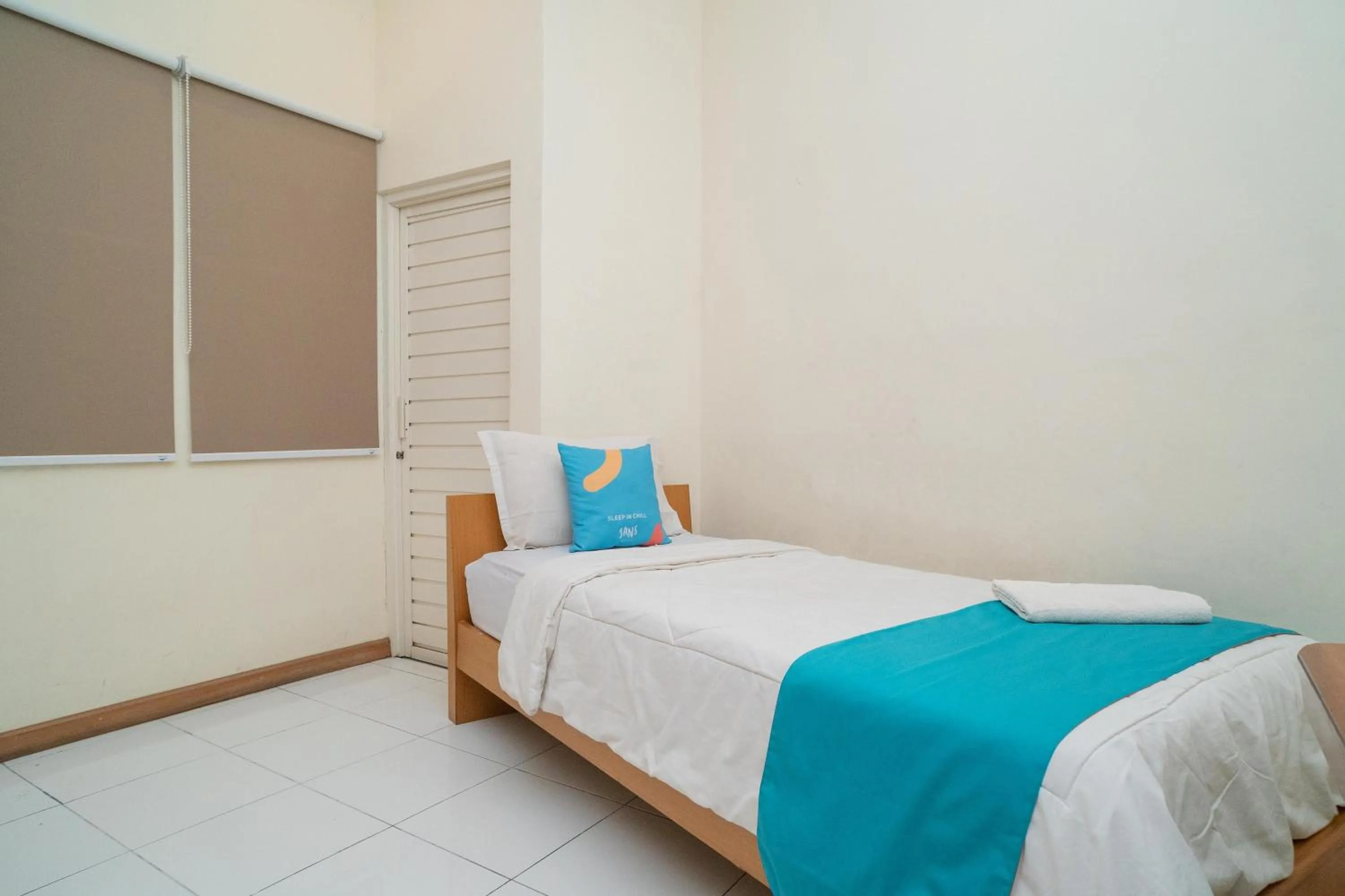 Bed in Sans Hotel FiFFa Pisang Kipas Malang