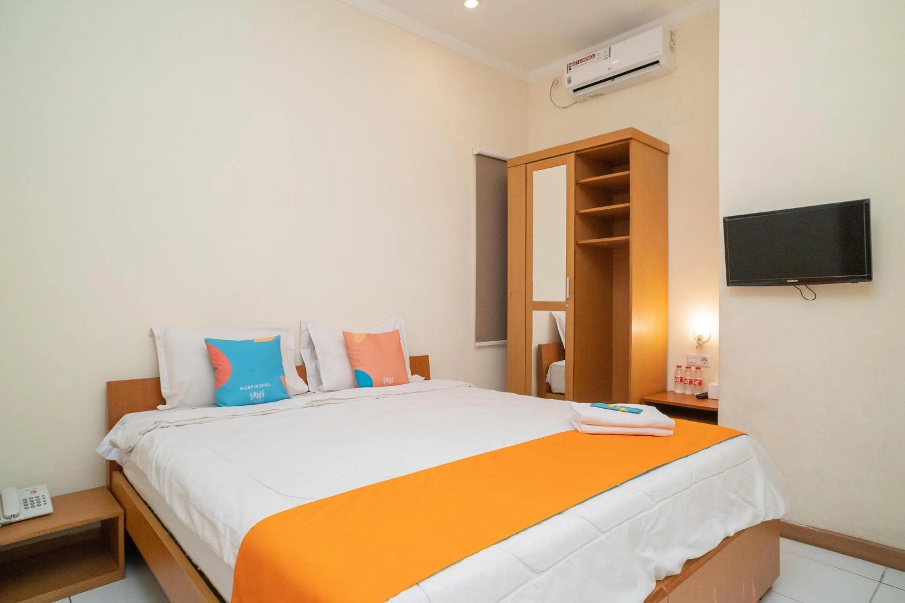 Bed in Sans Hotel FiFFa Pisang Kipas Malang