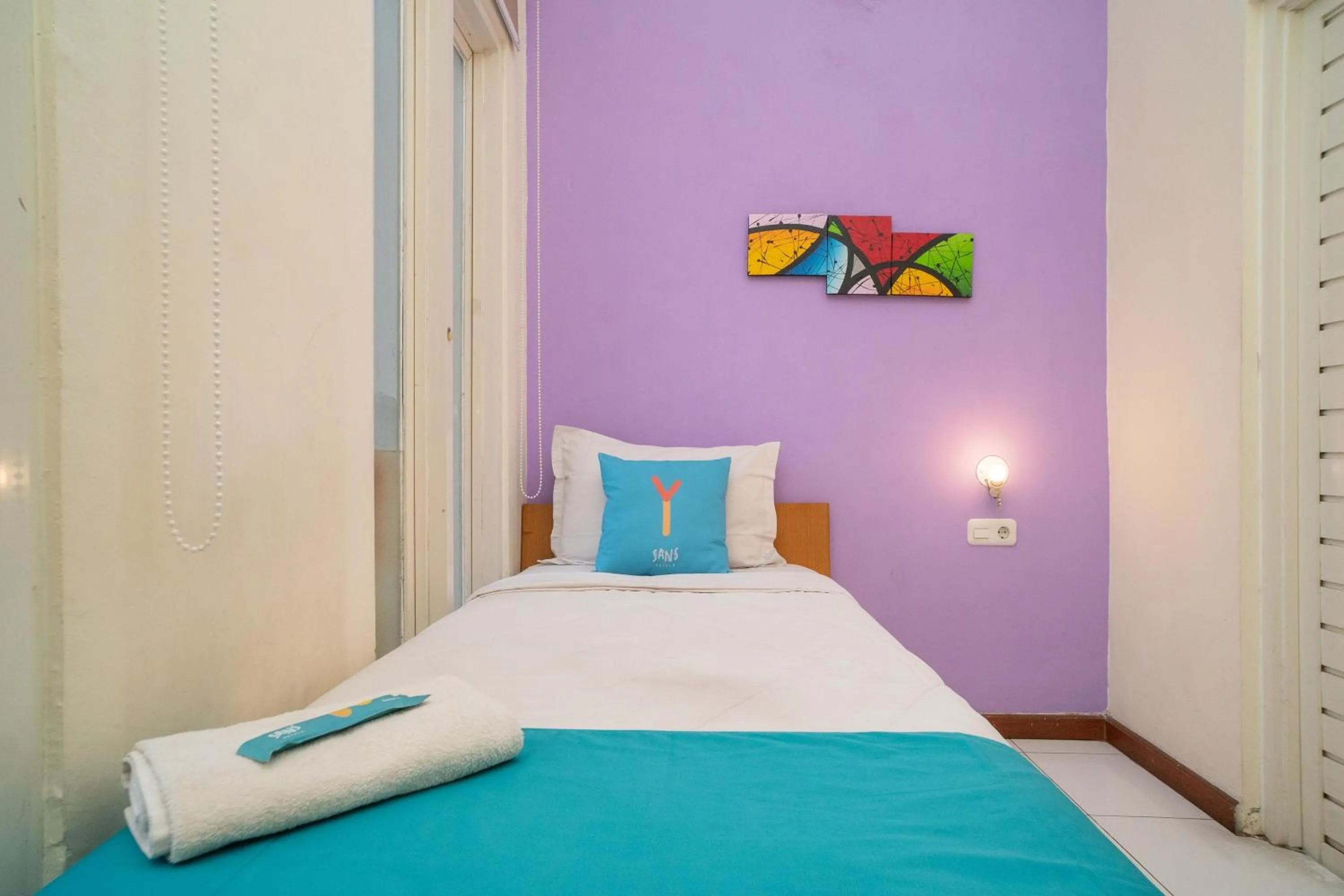Bed in Sans Hotel FiFFa Pisang Kipas Malang