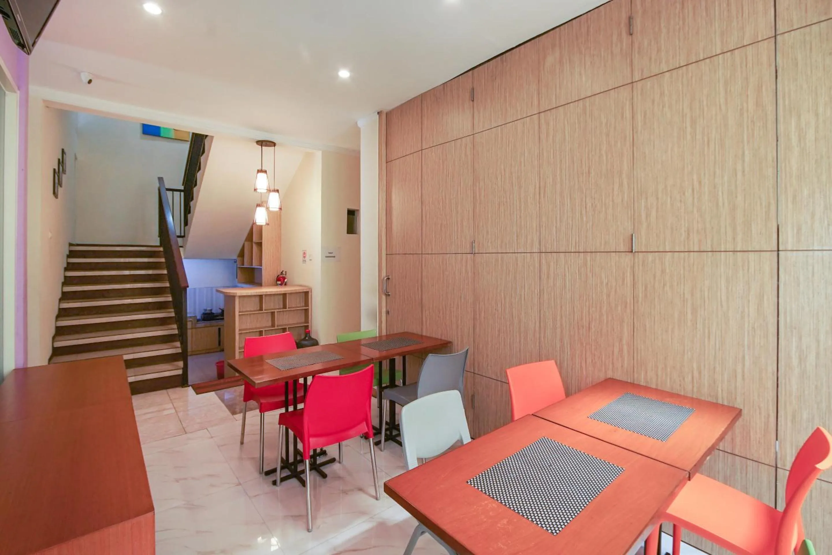 Restaurant/places to eat in Sans Hotel FiFFa Pisang Kipas Malang