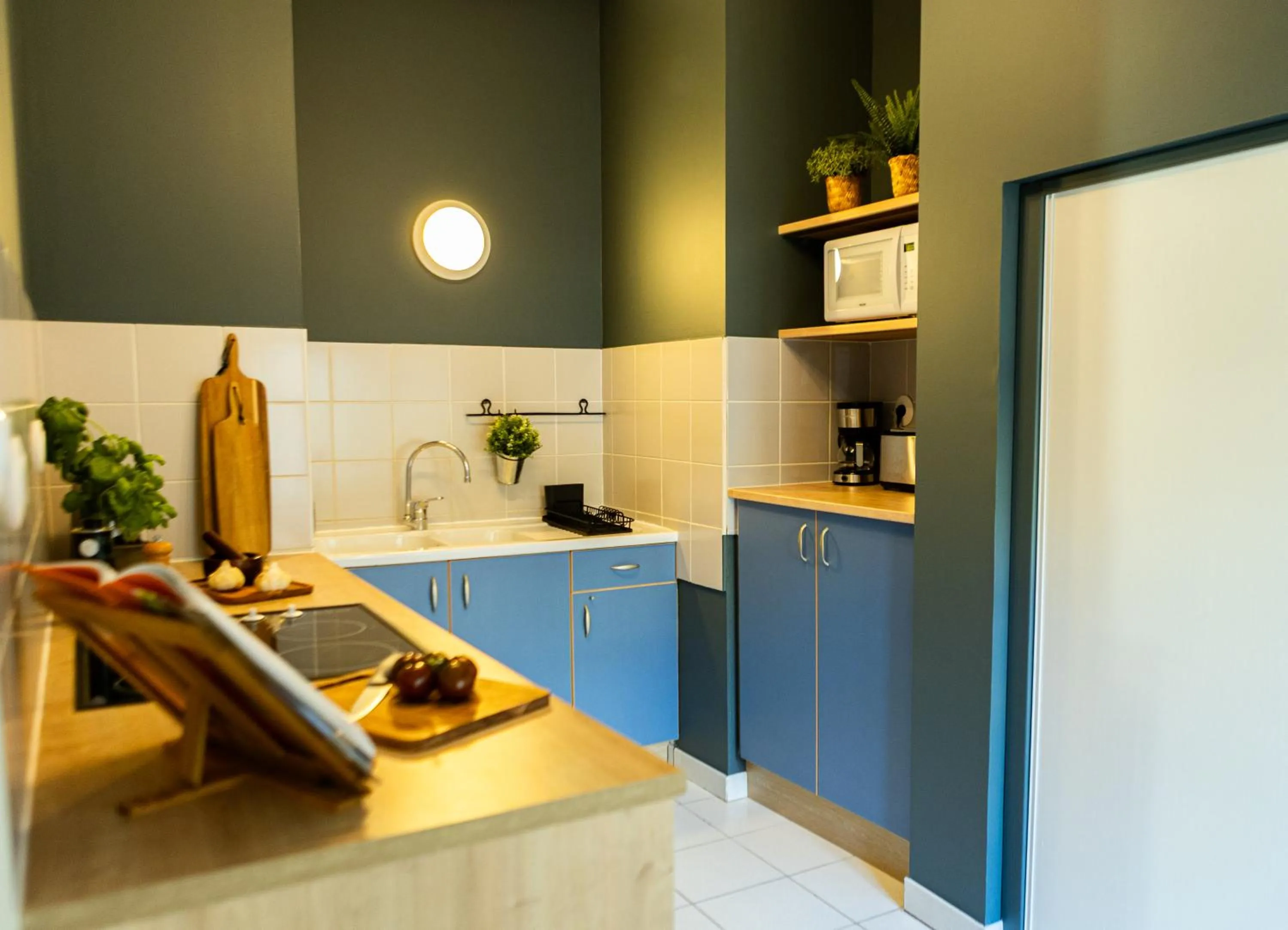 Kitchen or kitchenette in Garlande Hôtel Avignon Centre