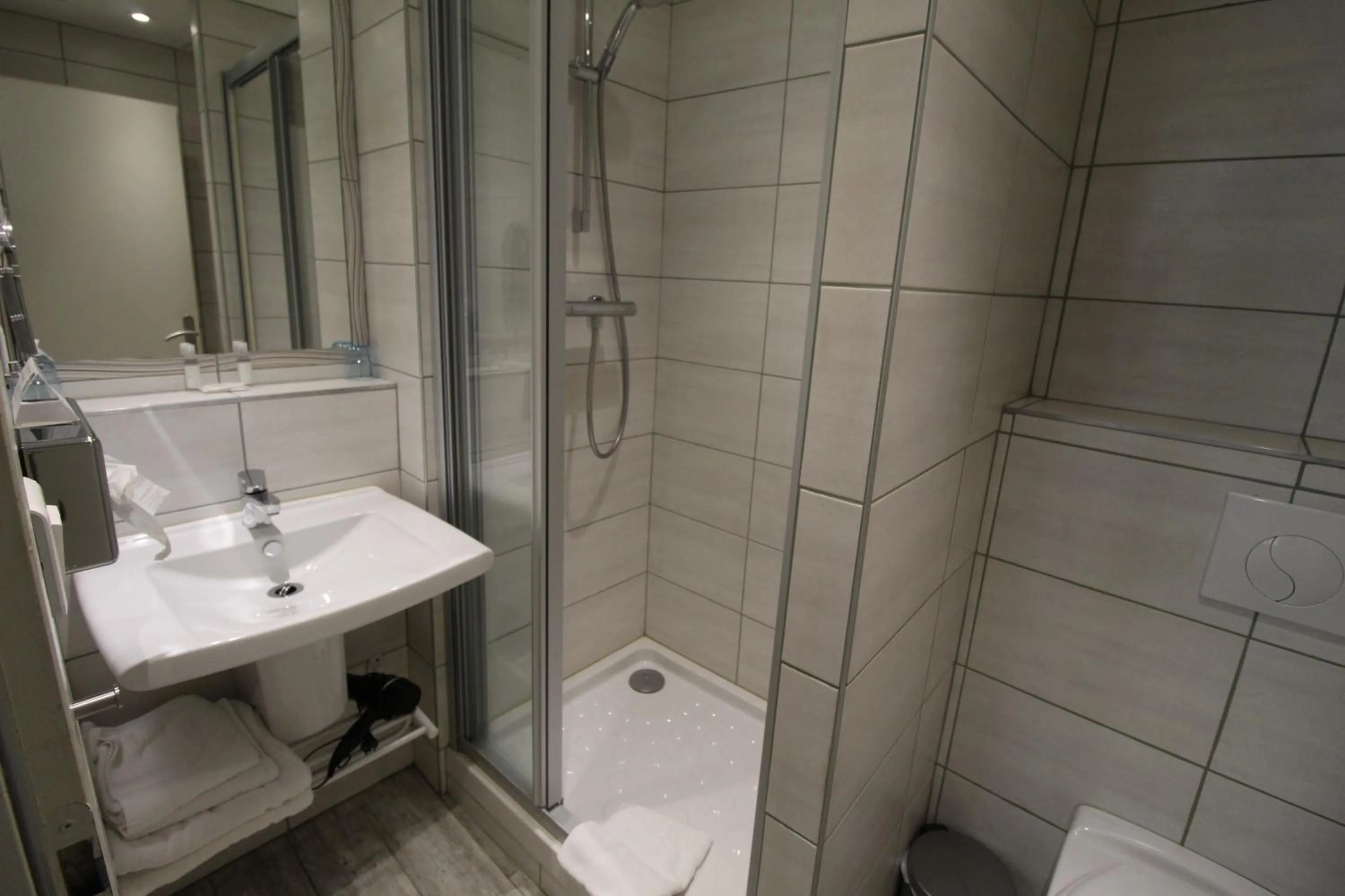 Bathroom in Garlande Hôtel Avignon Centre