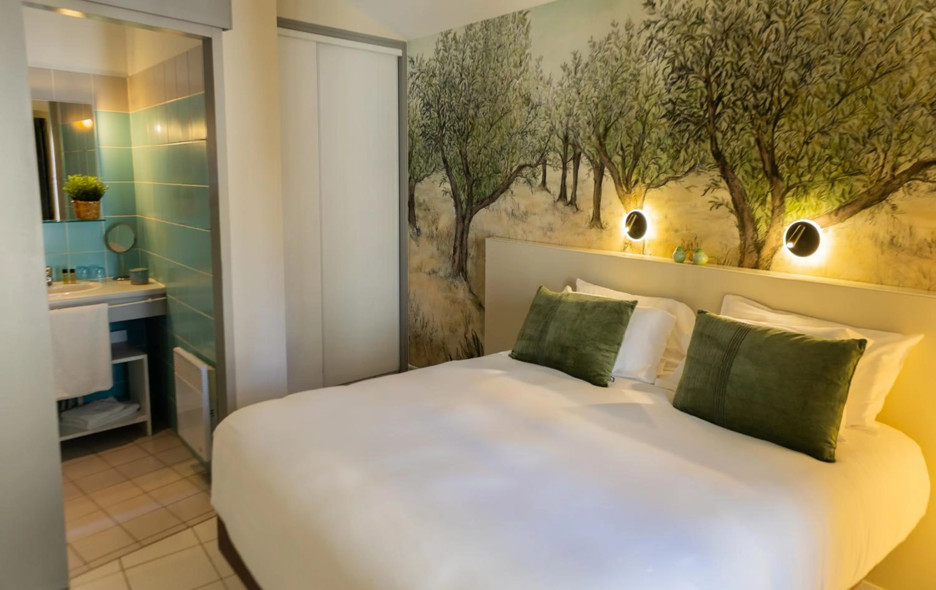 Bedroom, Bed in Garlande Hôtel Avignon Centre