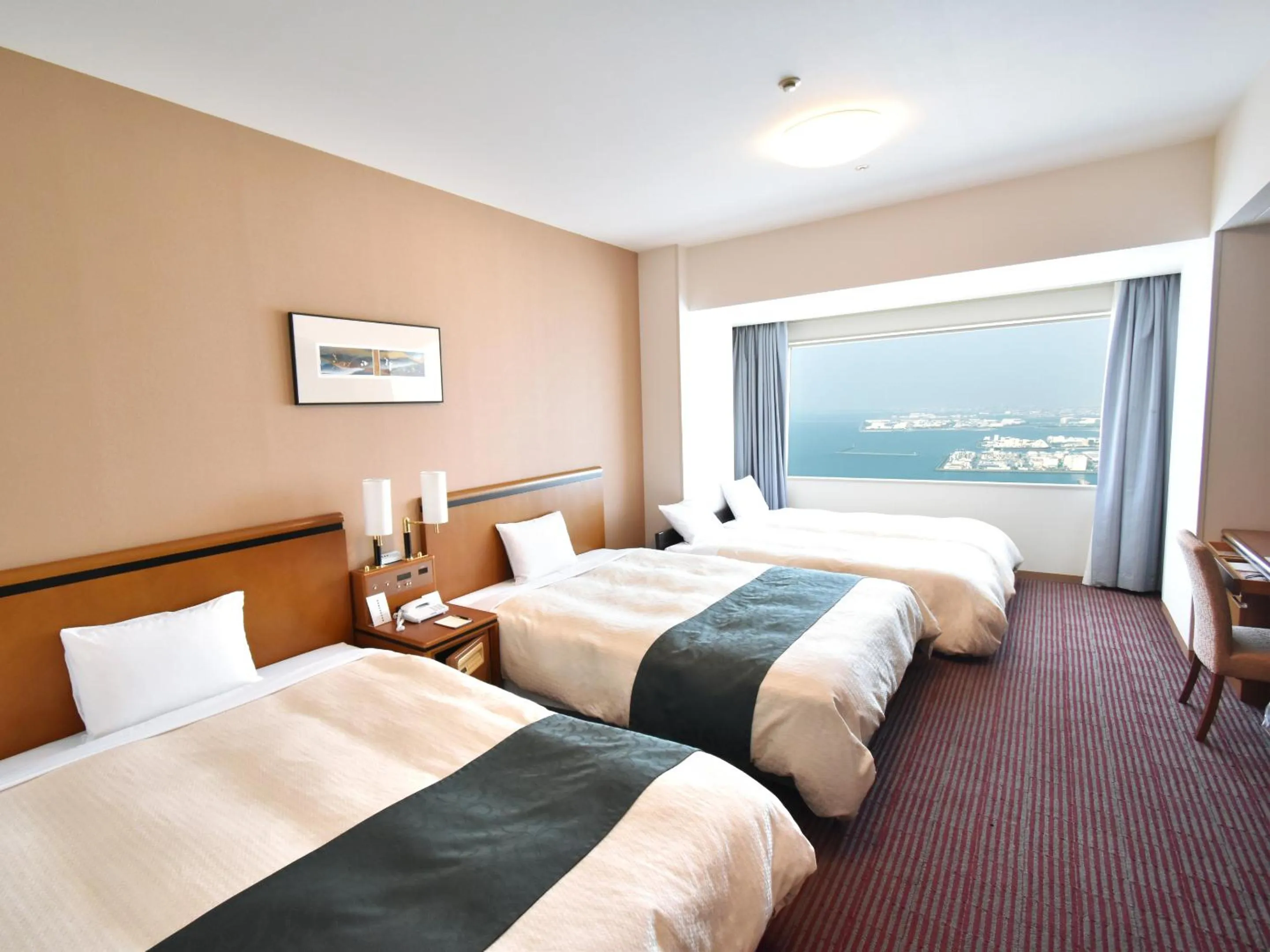 Photo of the whole room, Bed in Star Gate Hotel Kansai Airport