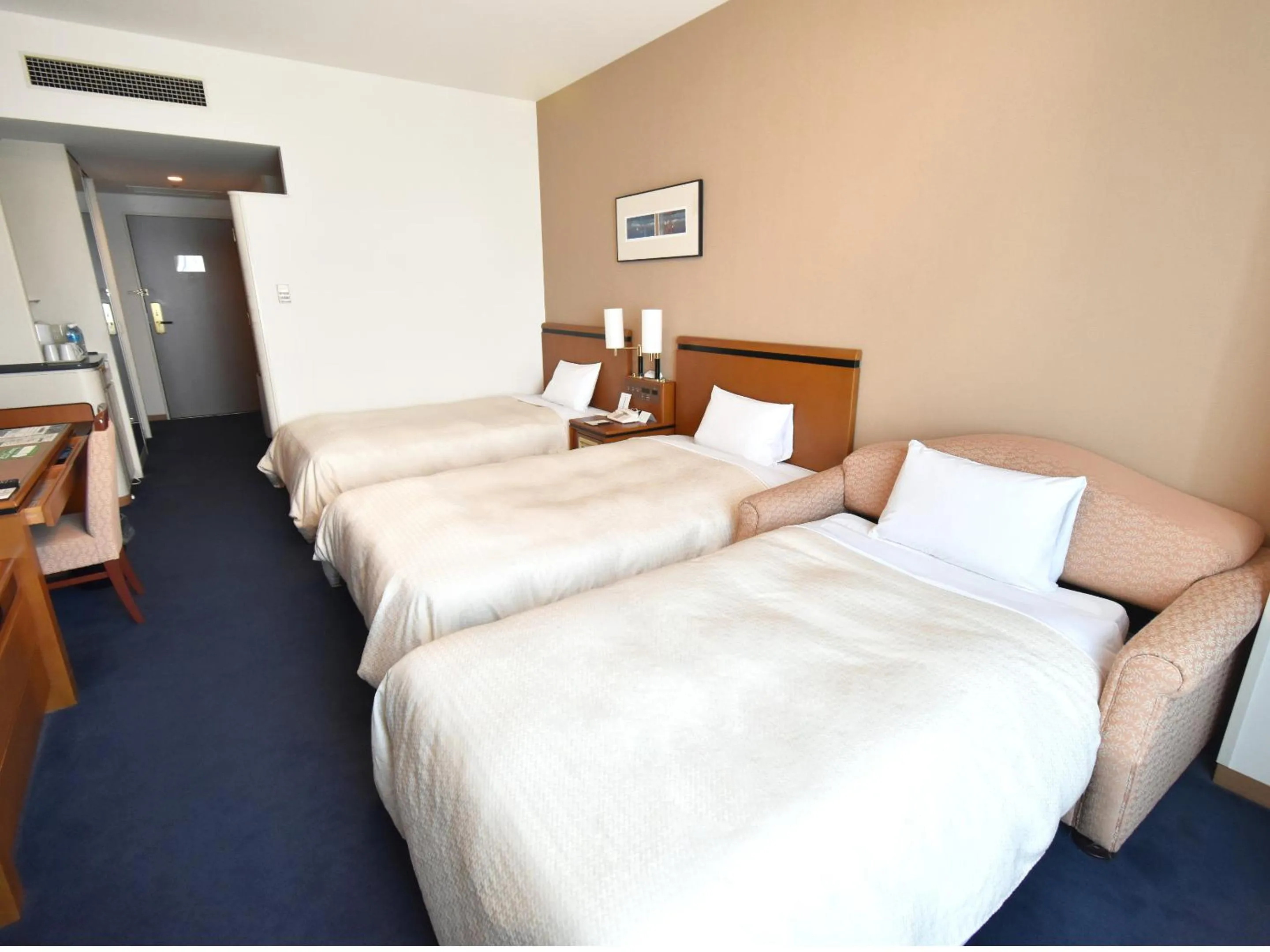 Photo of the whole room, Bed in Star Gate Hotel Kansai Airport