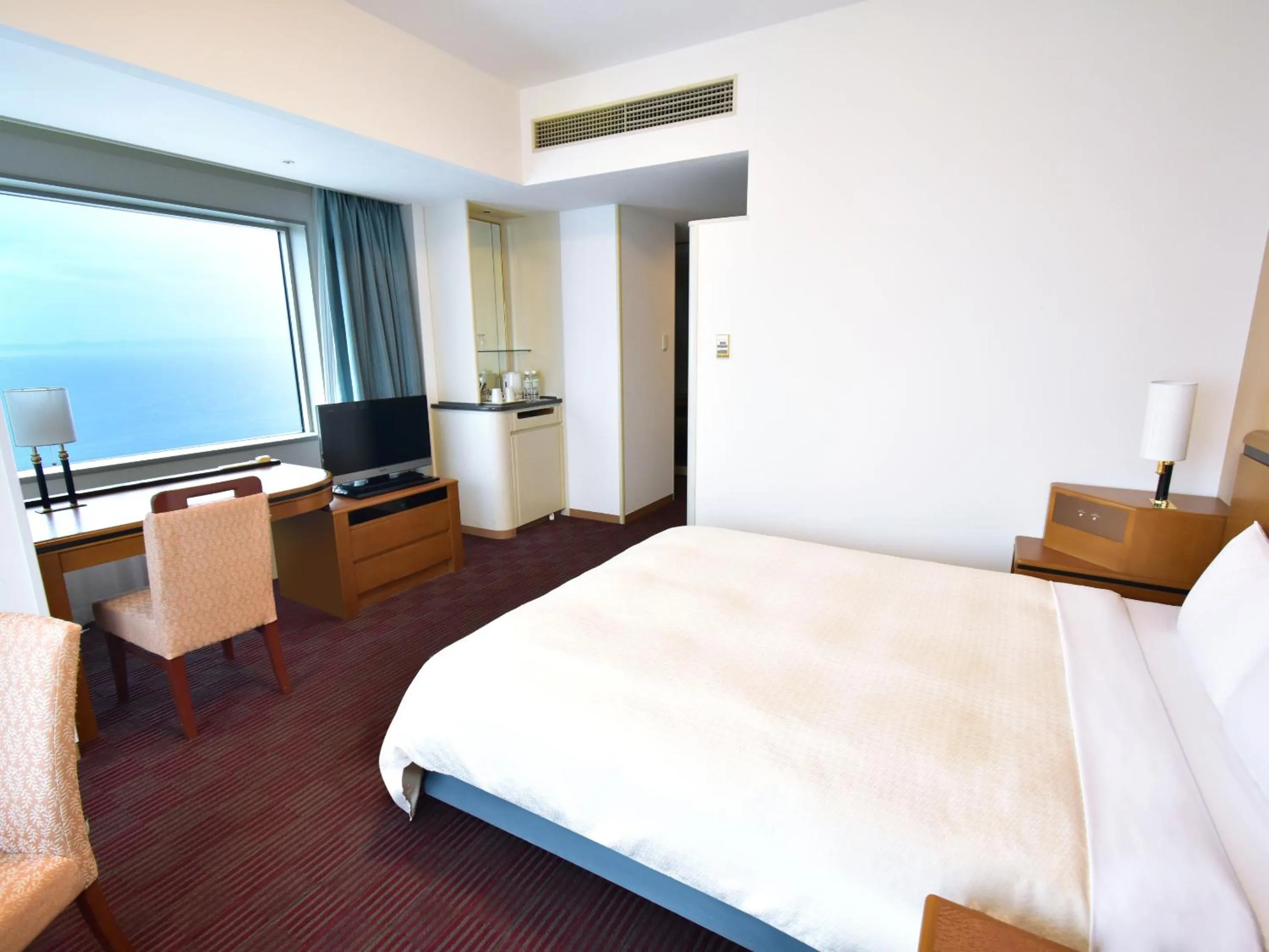 Photo of the whole room, Bed in Star Gate Hotel Kansai Airport