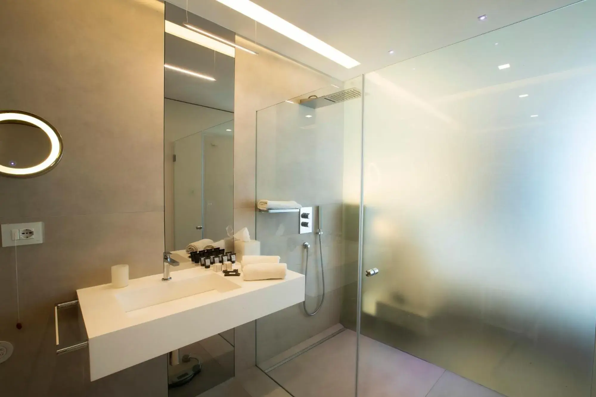 Deluxe Large Double Room with Mini Pool in Posia Luxury Retreat & Spa Deluxe Large Double Room with Mini Pool in Posia Luxury Retreat & Spa