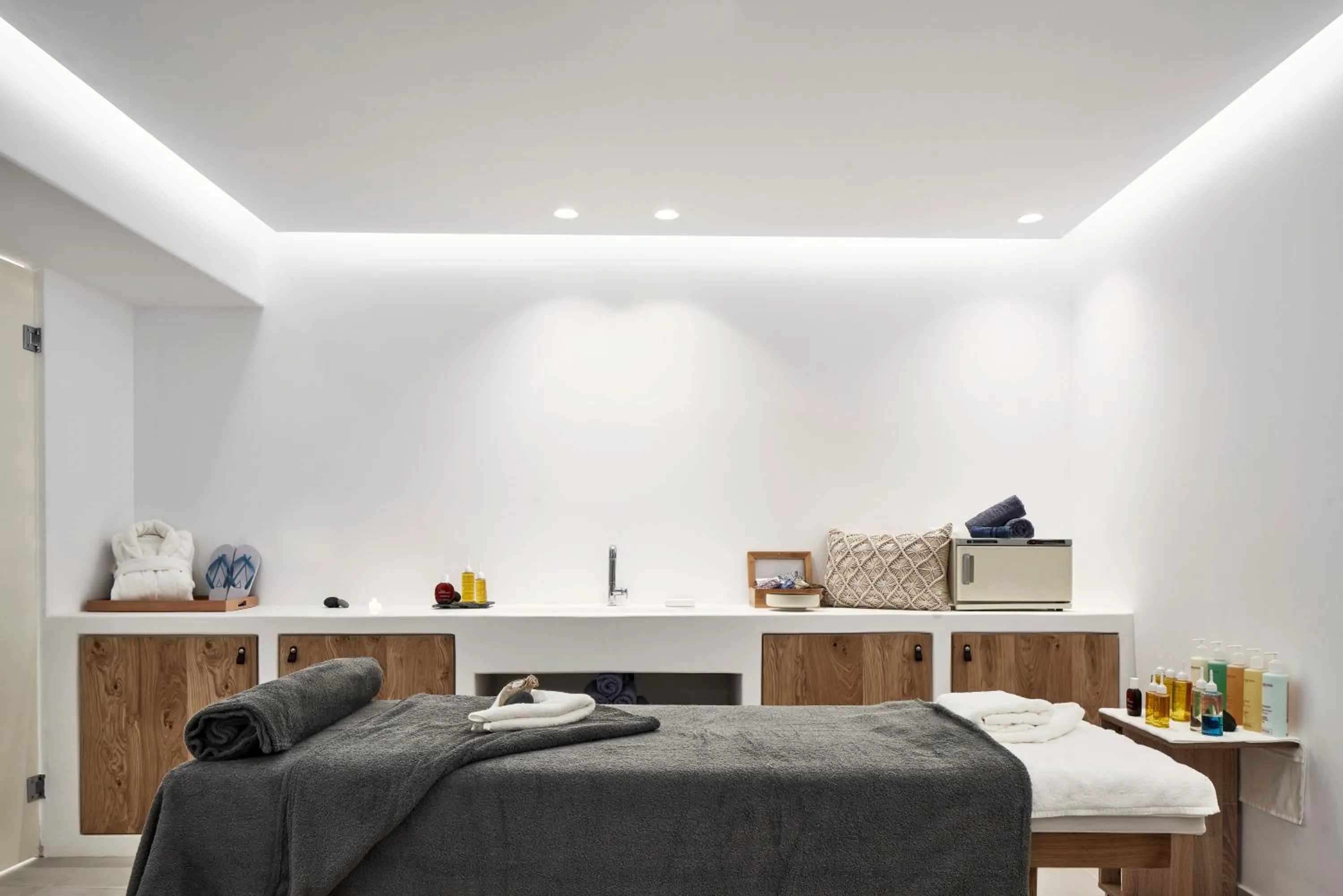 Massage, Bed in Nikki Beach Resort & Spa Santorini