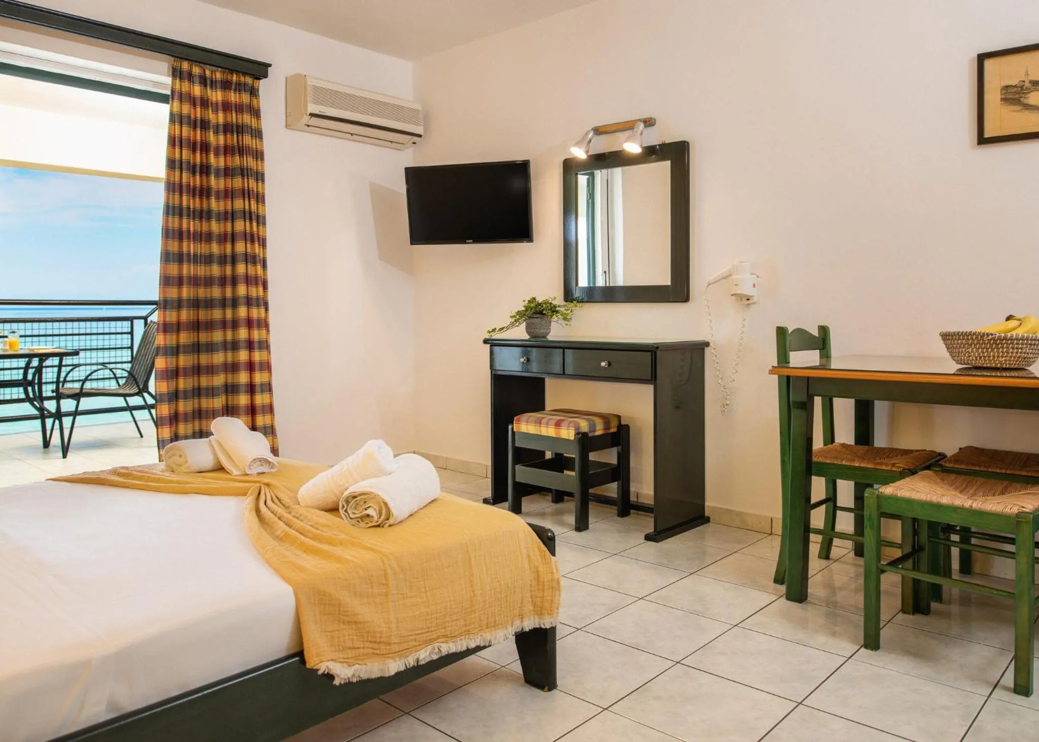 TV and multimedia, Bed in Sea View Hotel