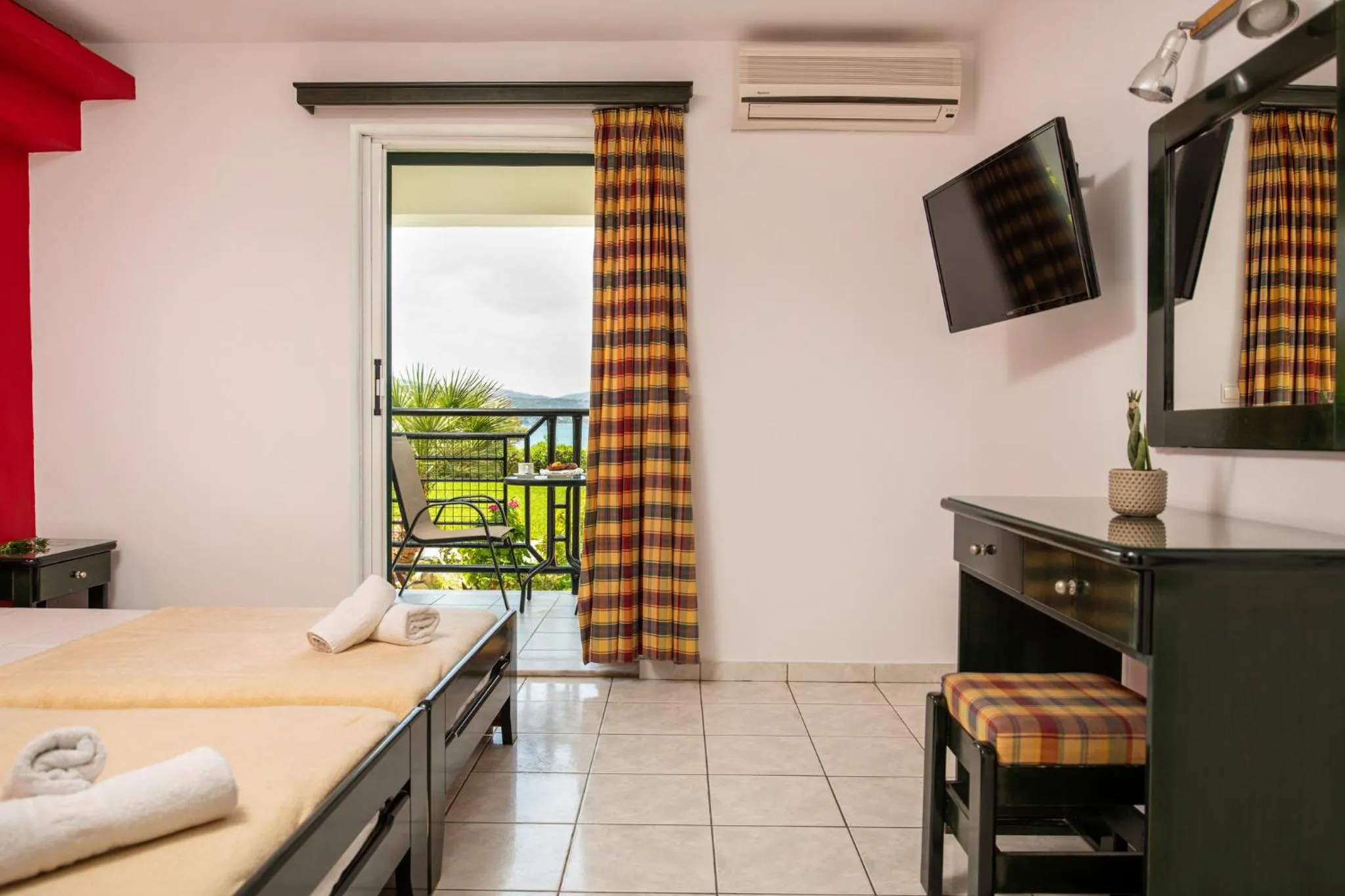TV and multimedia in Sea View Hotel